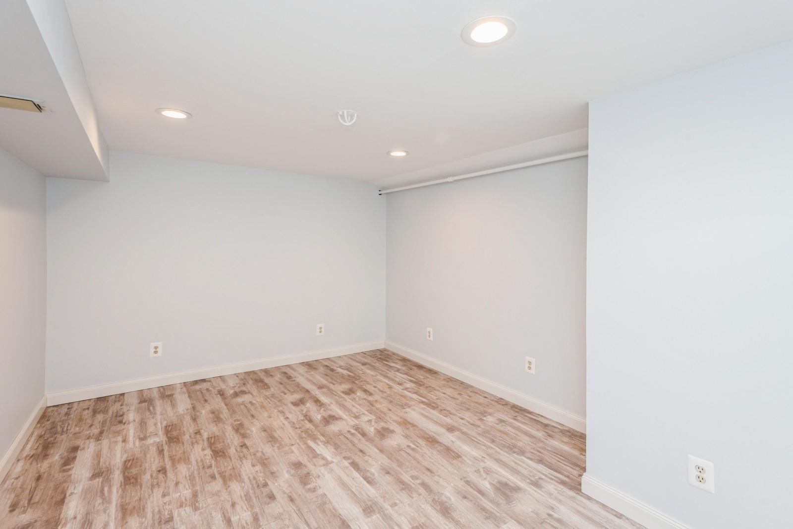 6 Arnold Street, Hicksville, NY 11801