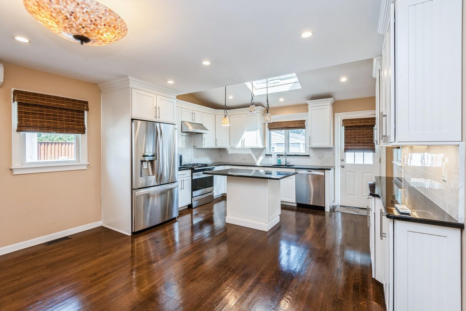 6 Arnold Street, Hicksville, NY 11801