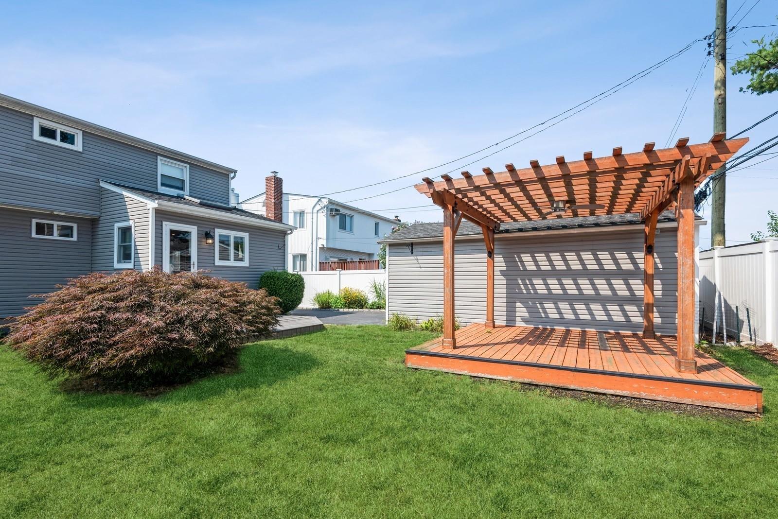 6 Arnold Street, Hicksville, NY 11801