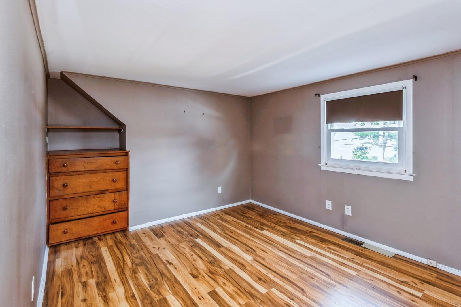 6 Arnold Street, Hicksville, NY 11801