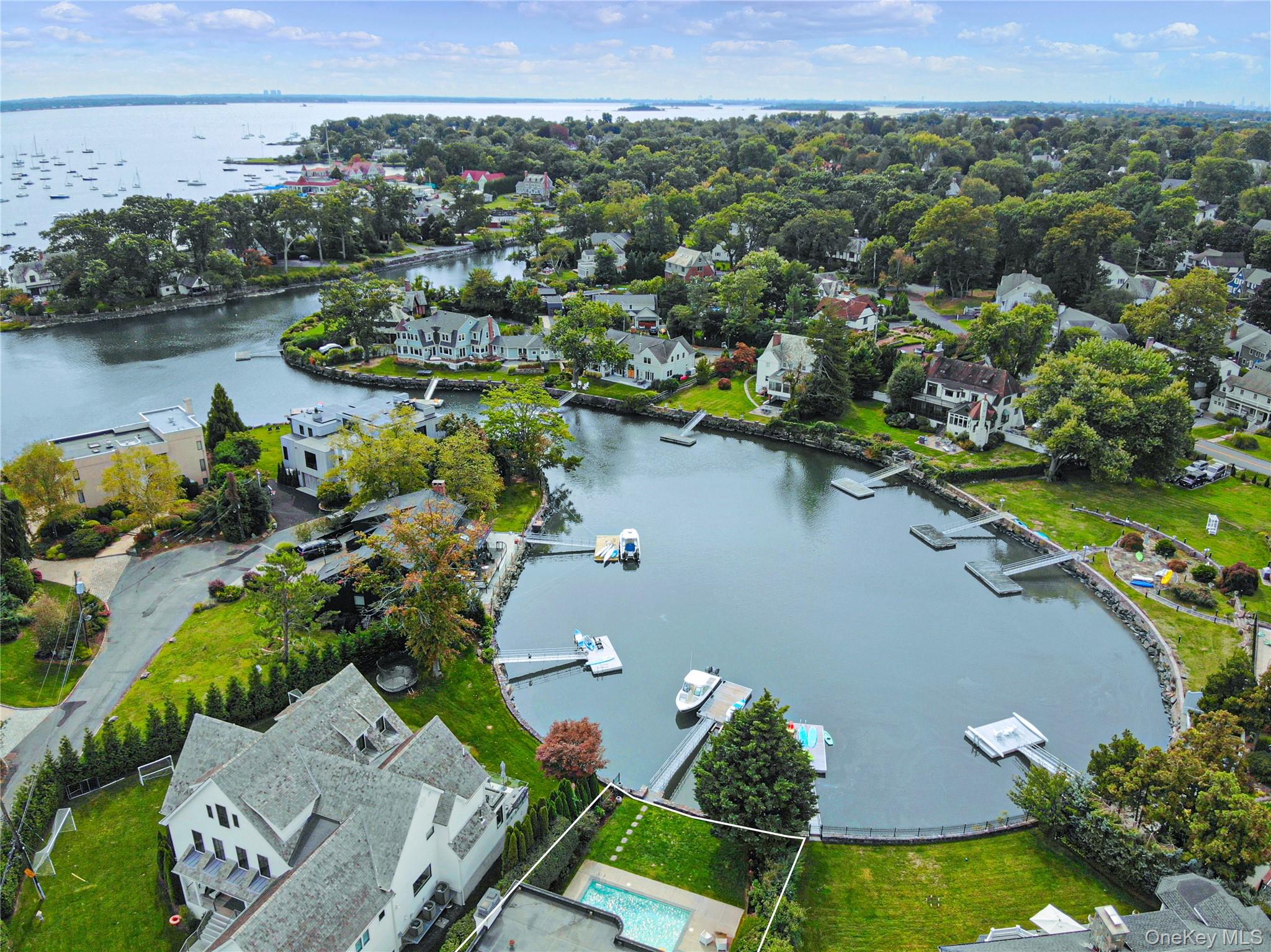 14 Old Colony Drive, Larchmont, NY 10538