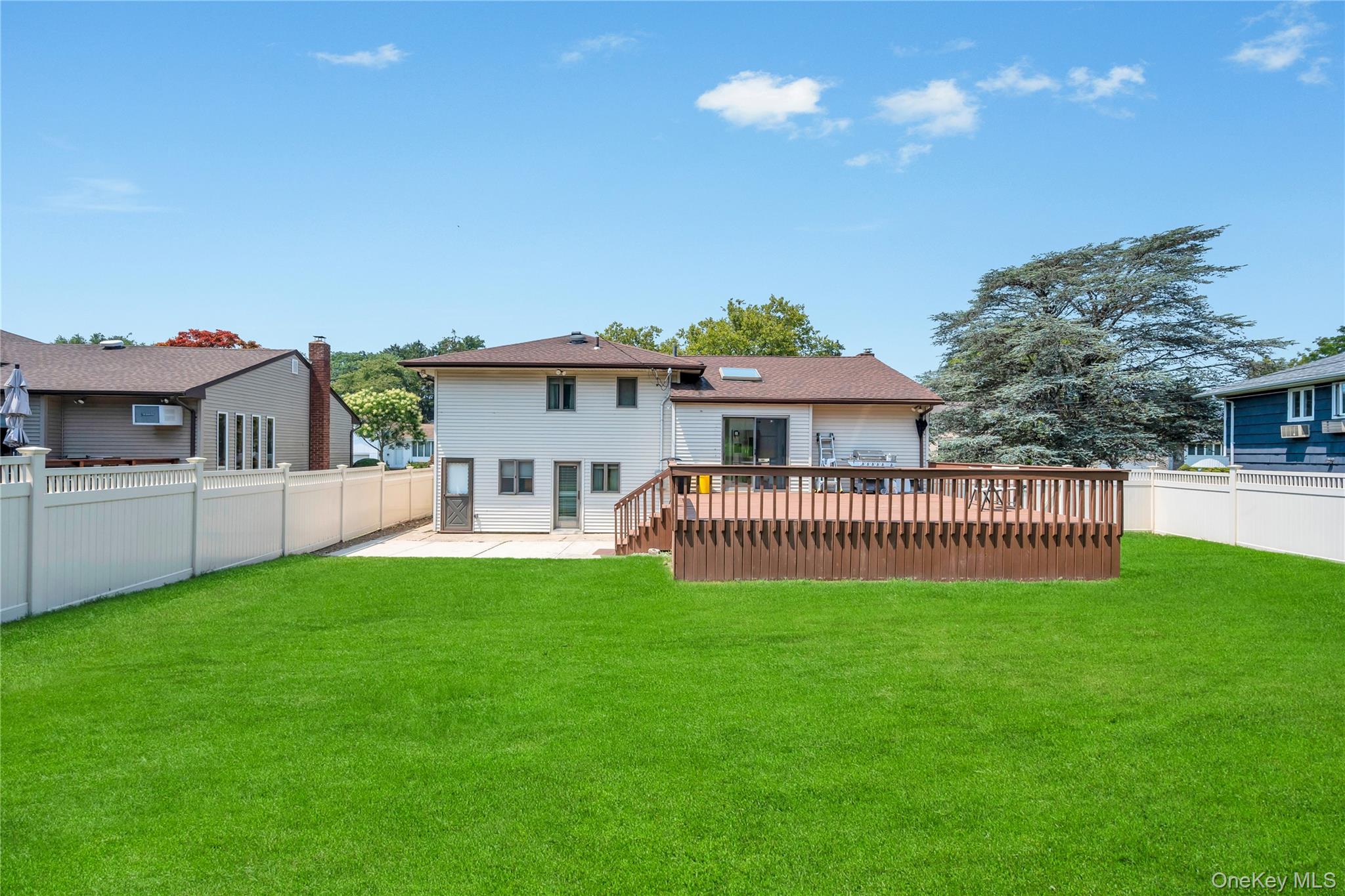 47 Country Drive, Plainview, NY 11803