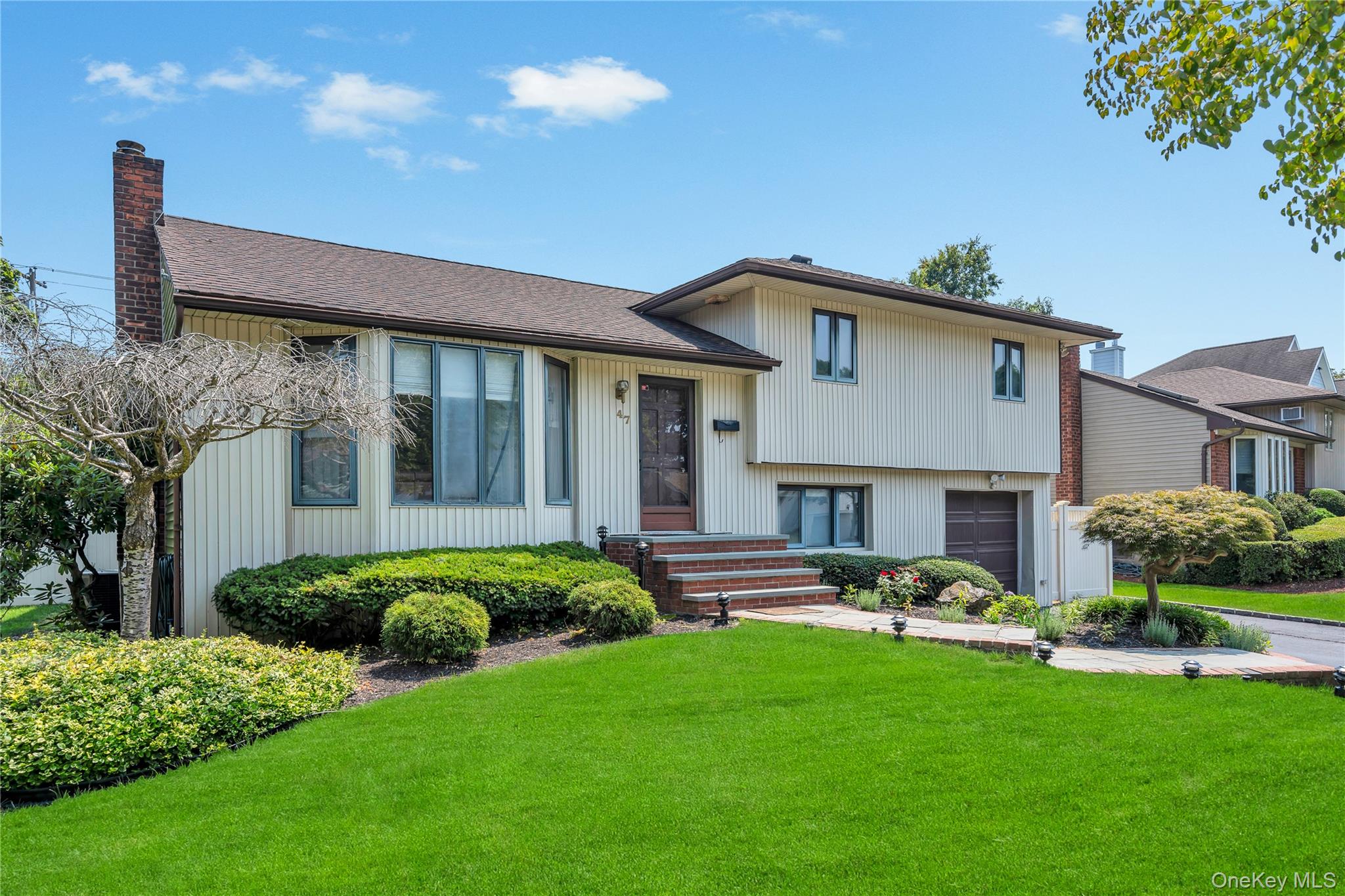 47 Country Drive, Plainview, NY 11803