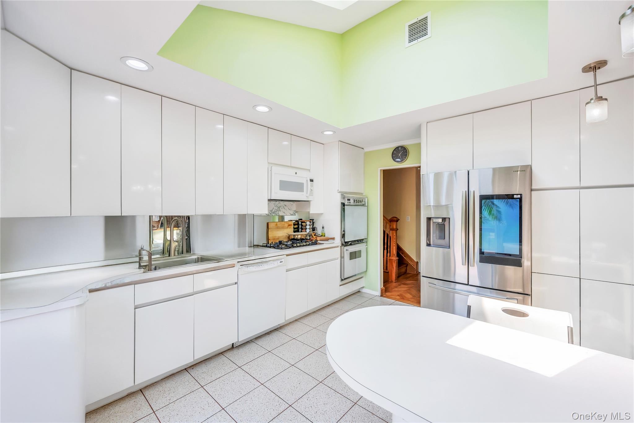 47 Country Drive, Plainview, NY 11803