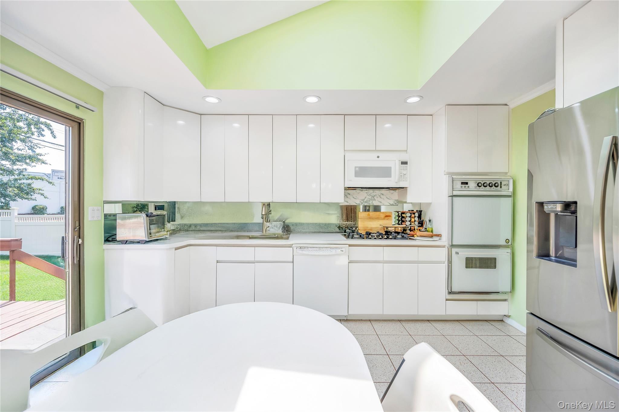 47 Country Drive, Plainview, NY 11803