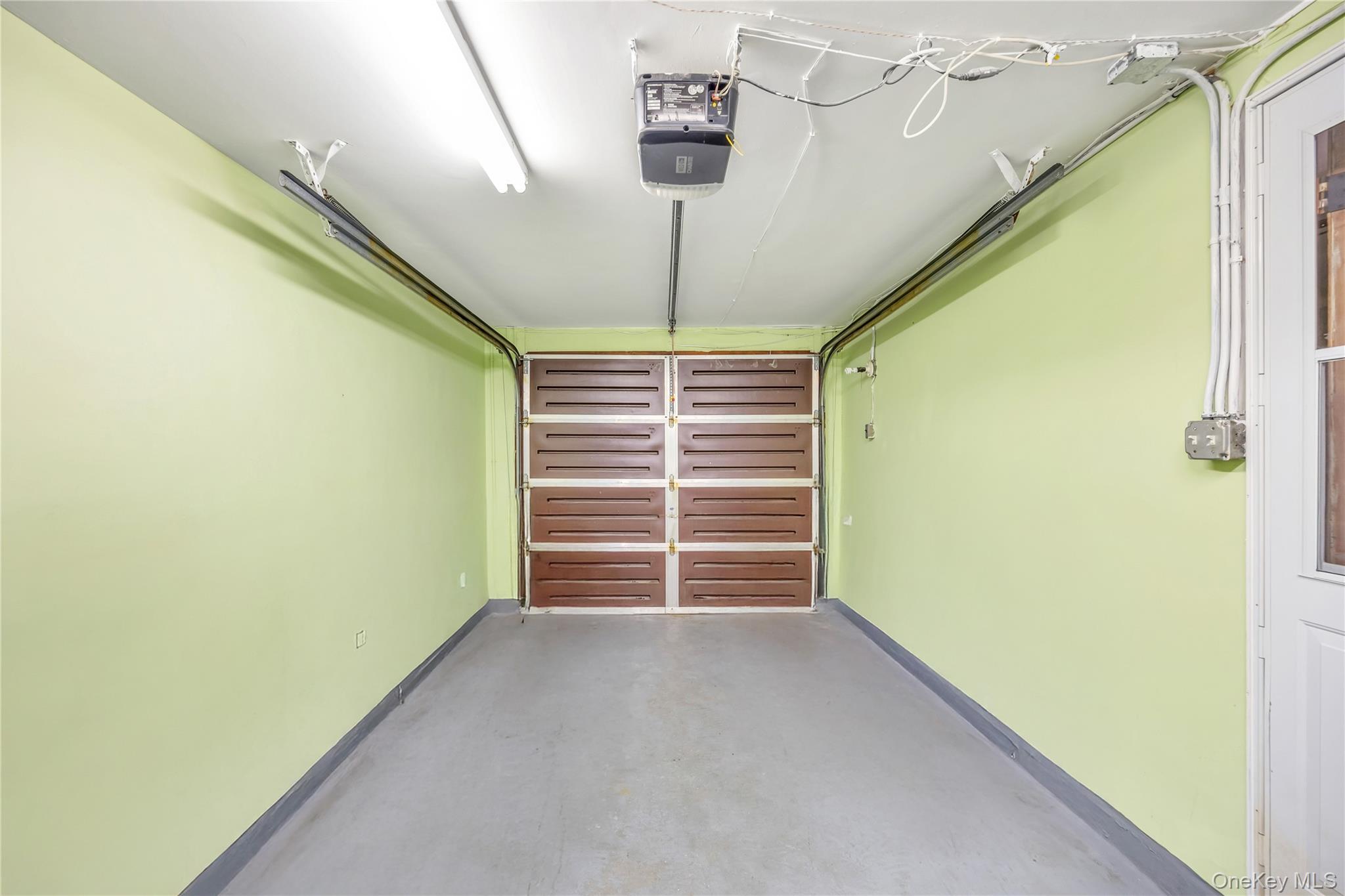 47 Country Drive, Plainview, NY 11803