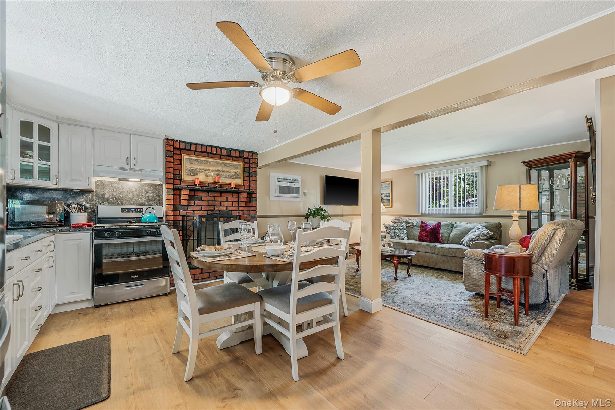 2 Alan Street, Holbrook, NY 11741