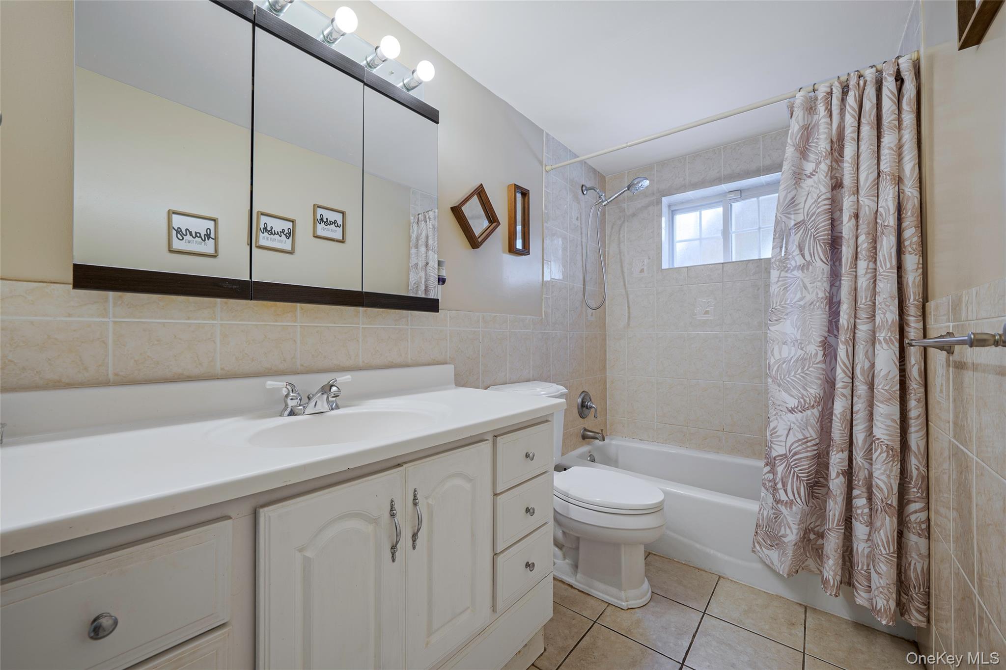 2 Alan Street, Holbrook, NY 11741