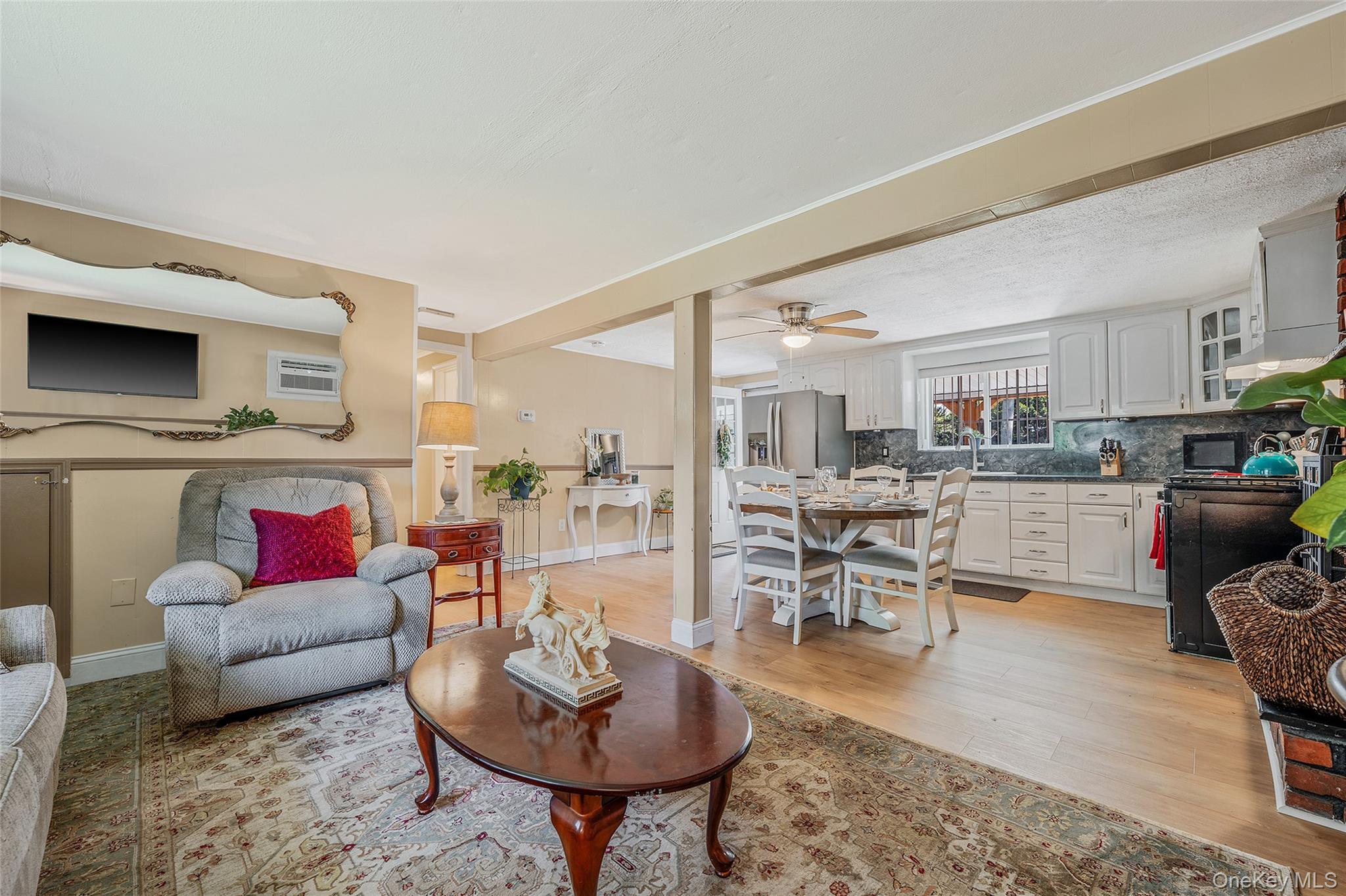 2 Alan Street, Holbrook, NY 11741