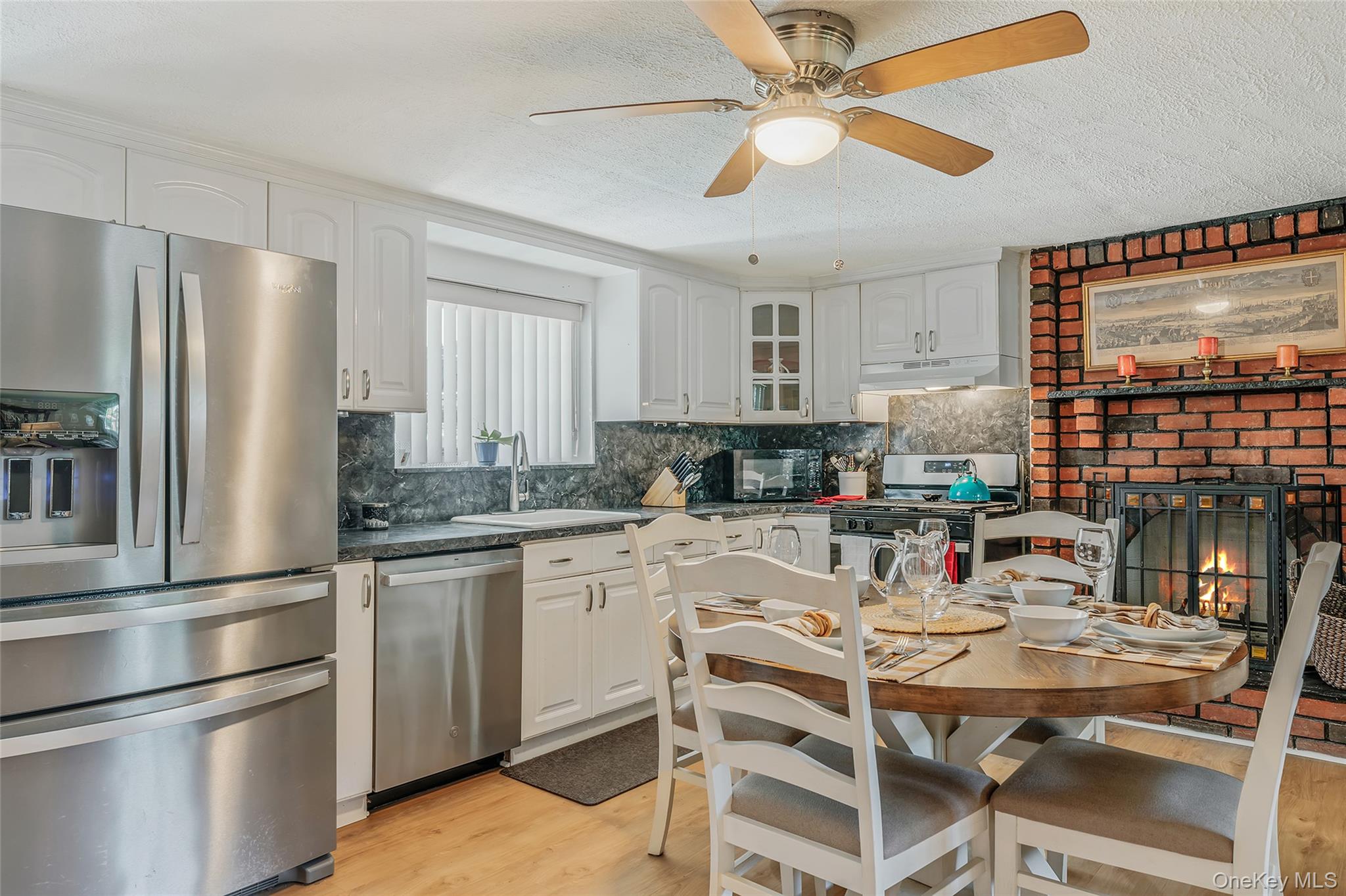 2 Alan Street, Holbrook, NY 11741