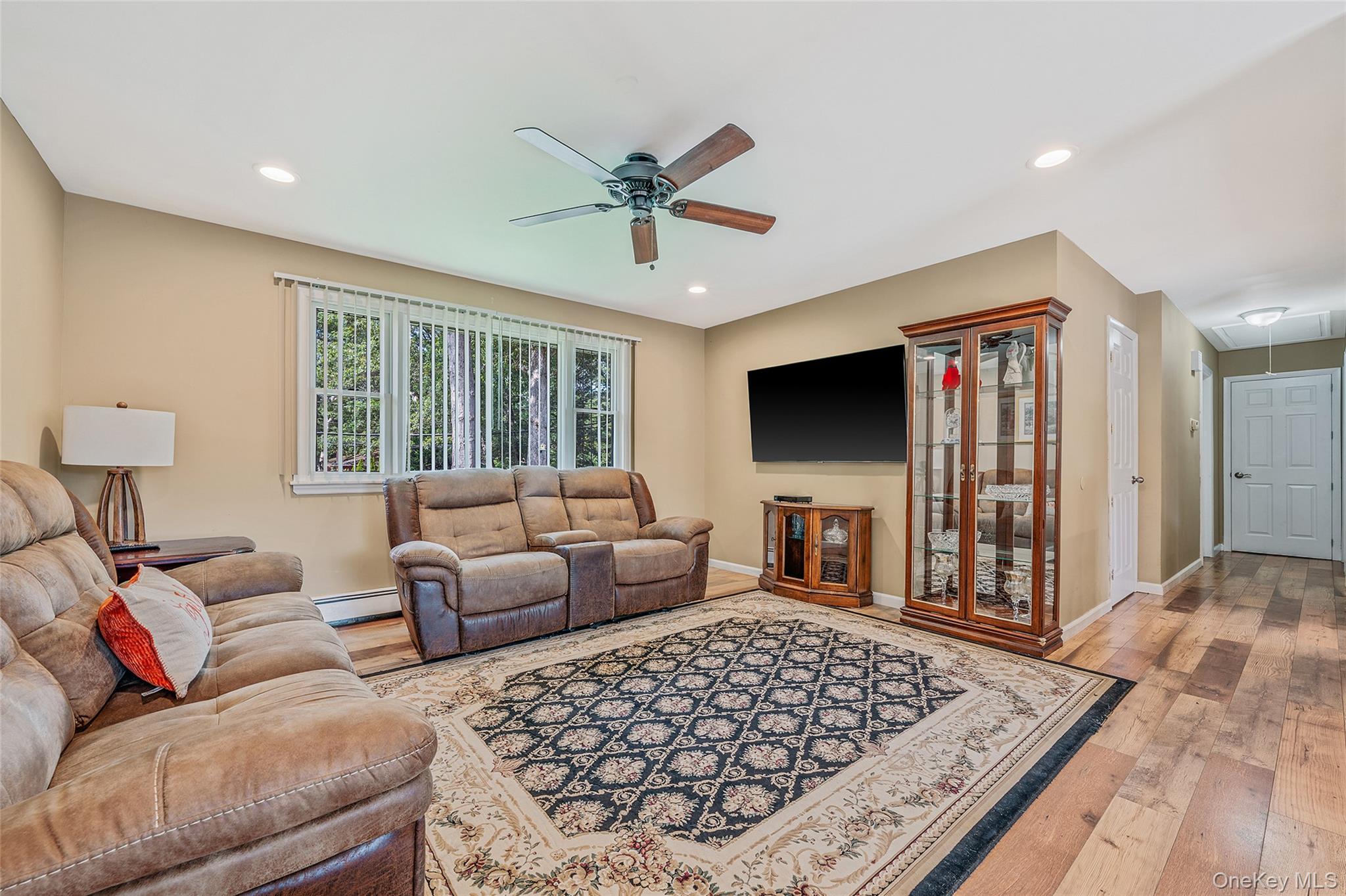 2 Alan Street, Holbrook, NY 11741