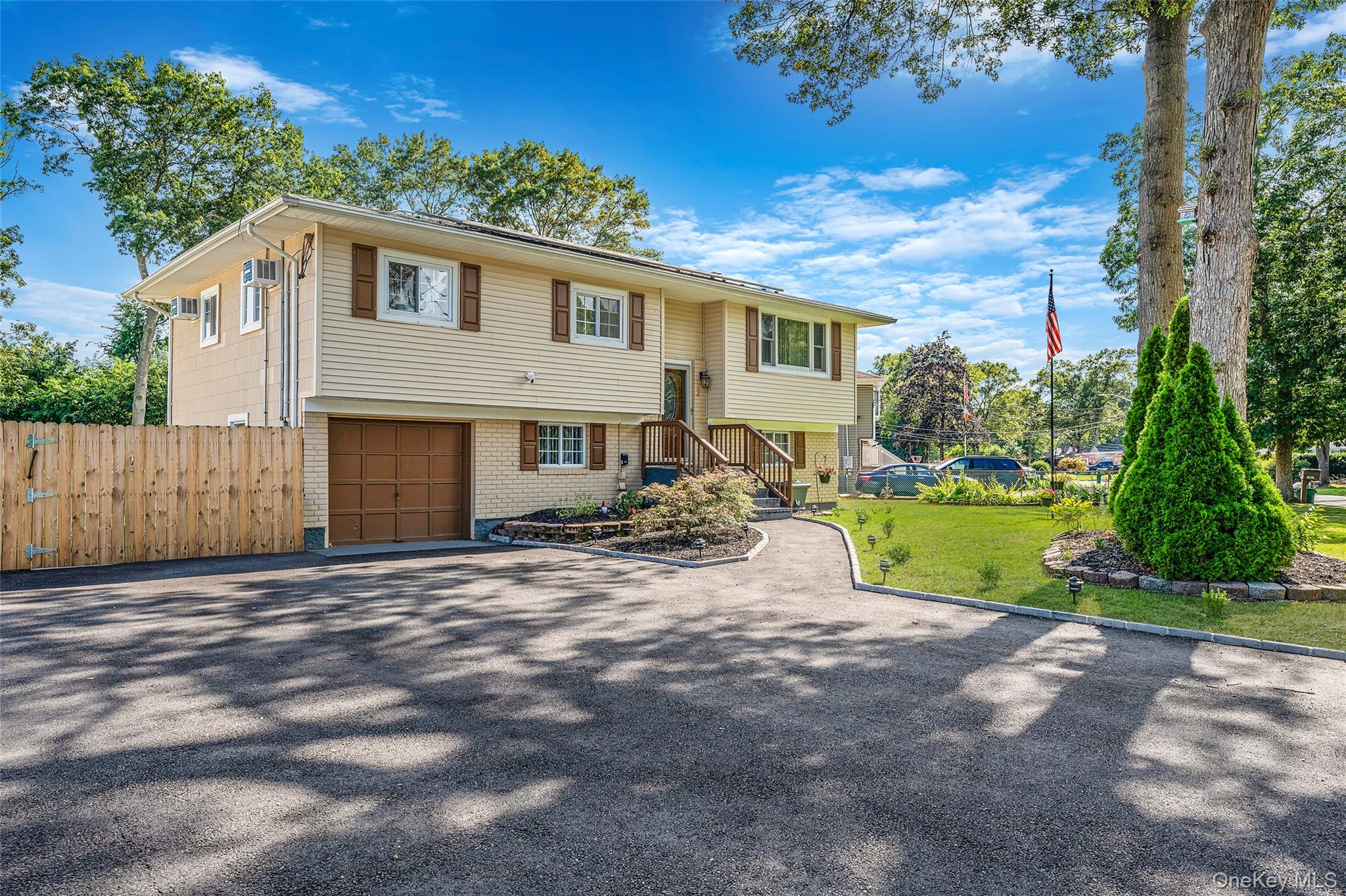 2 Alan Street, Holbrook, NY 11741
