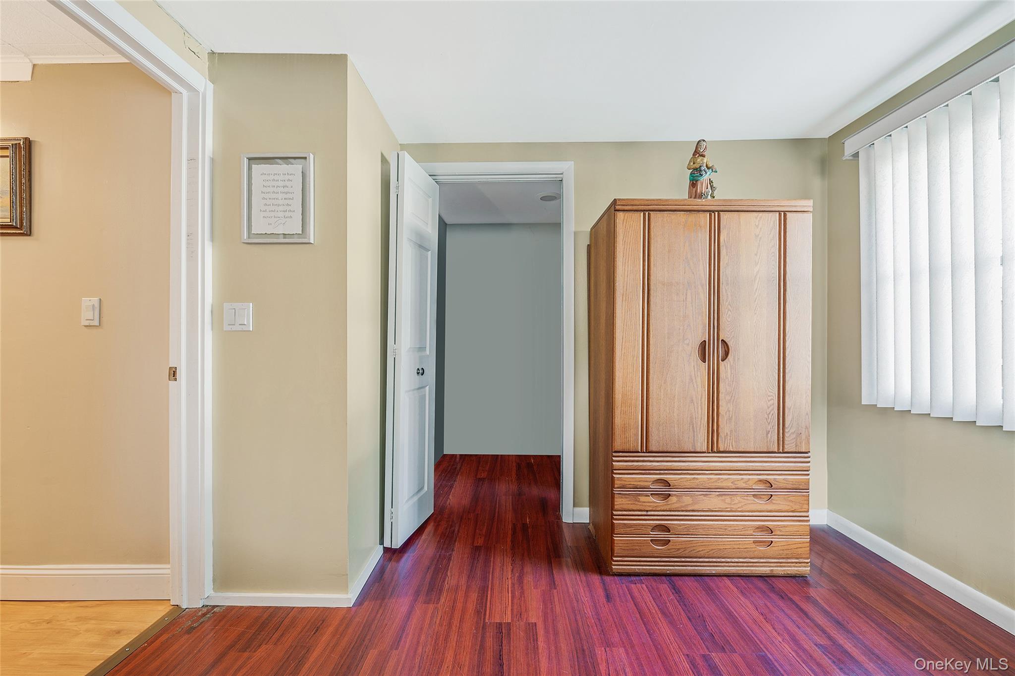 2 Alan Street, Holbrook, NY 11741