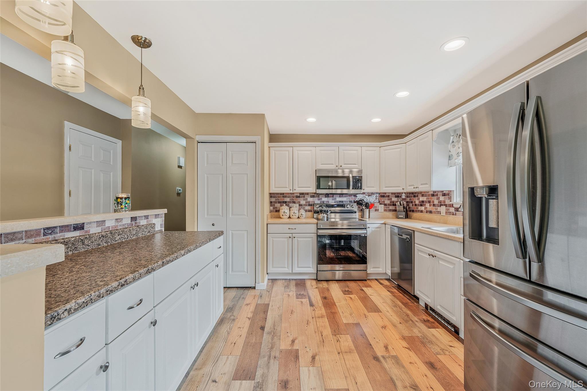 2 Alan Street, Holbrook, NY 11741