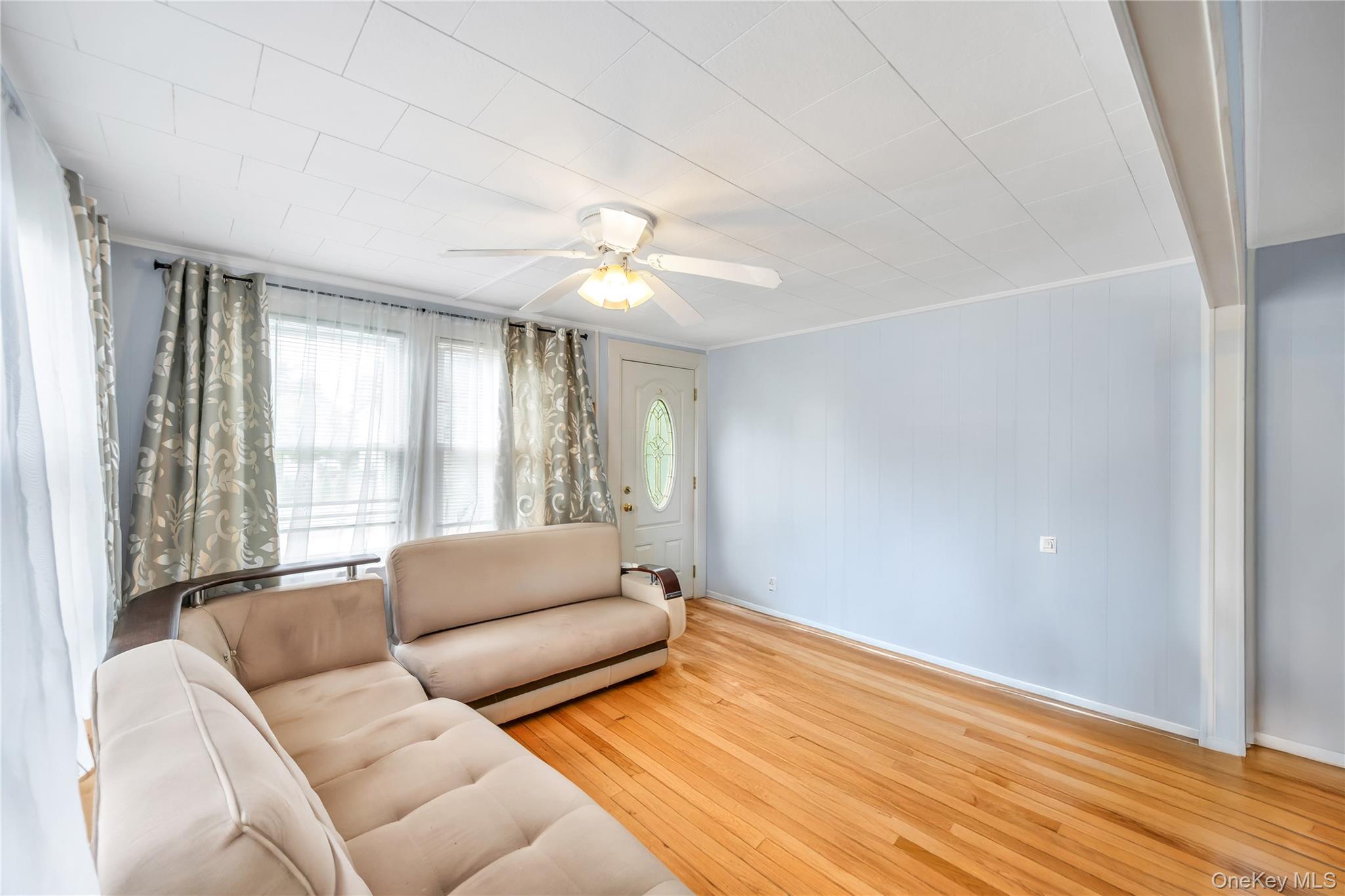 1044 Woodcrest Avenue, Riverhead, NY 11901