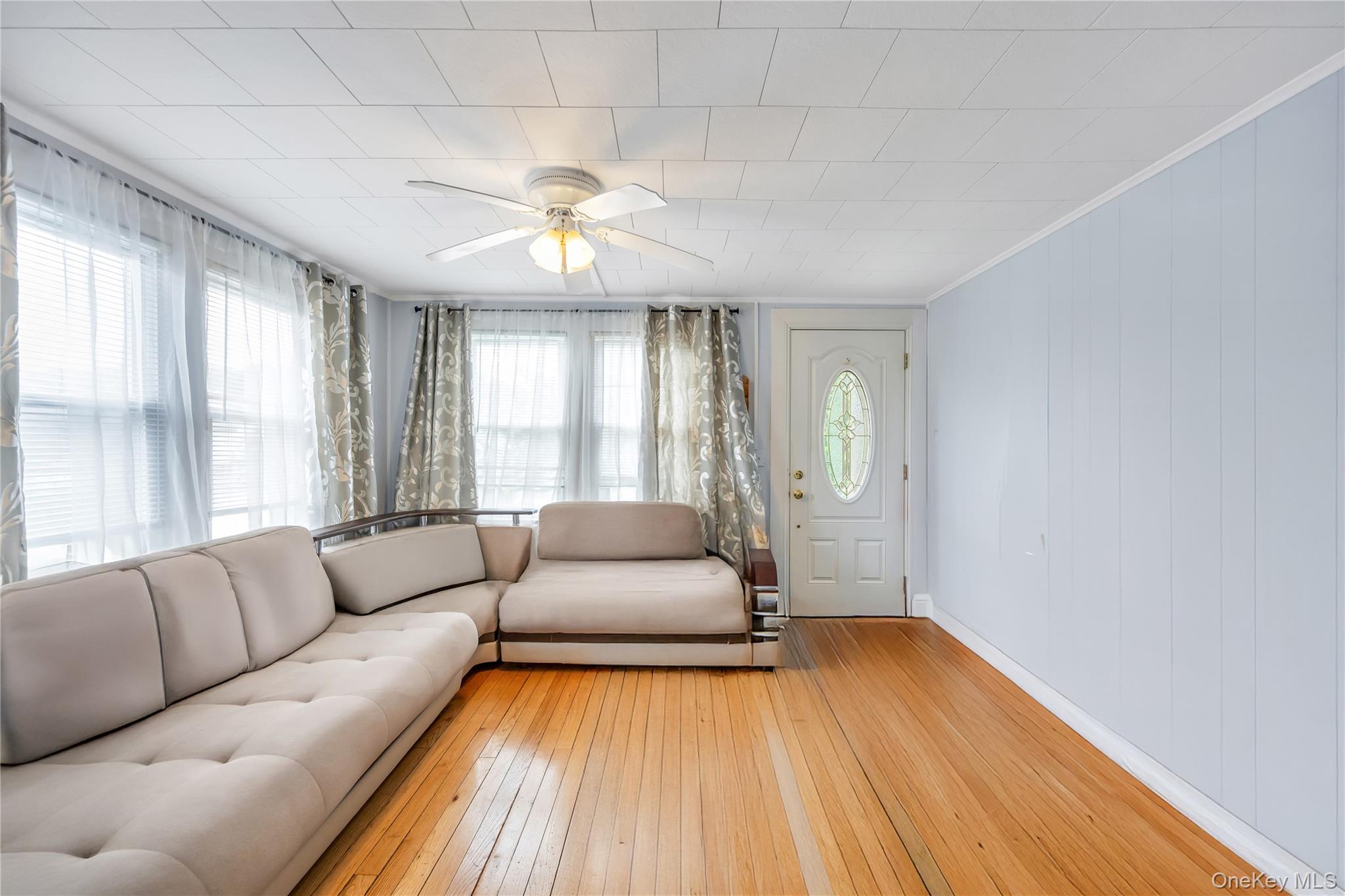 1044 Woodcrest Avenue, Riverhead, NY 11901