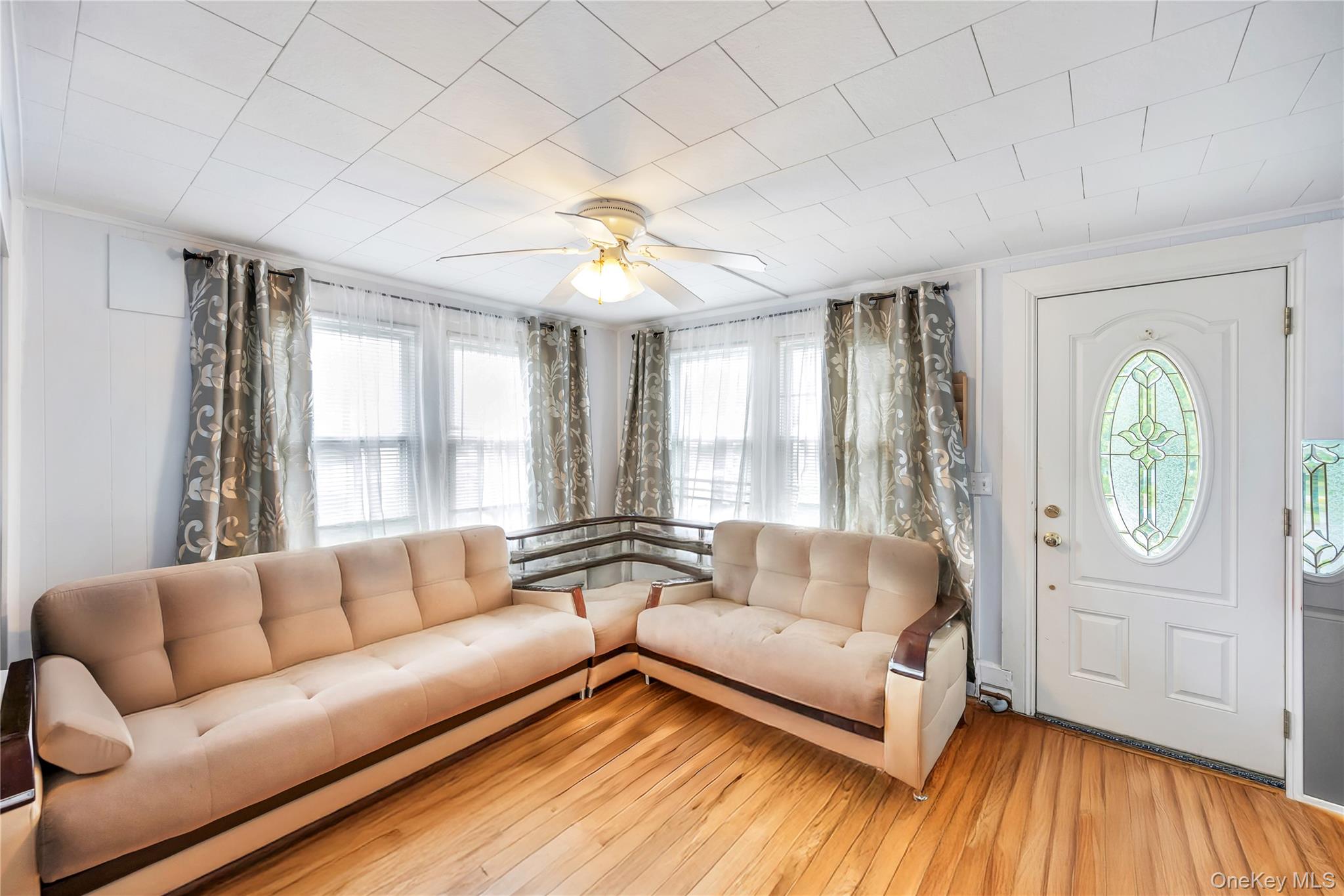 1044 Woodcrest Avenue, Riverhead, NY 11901