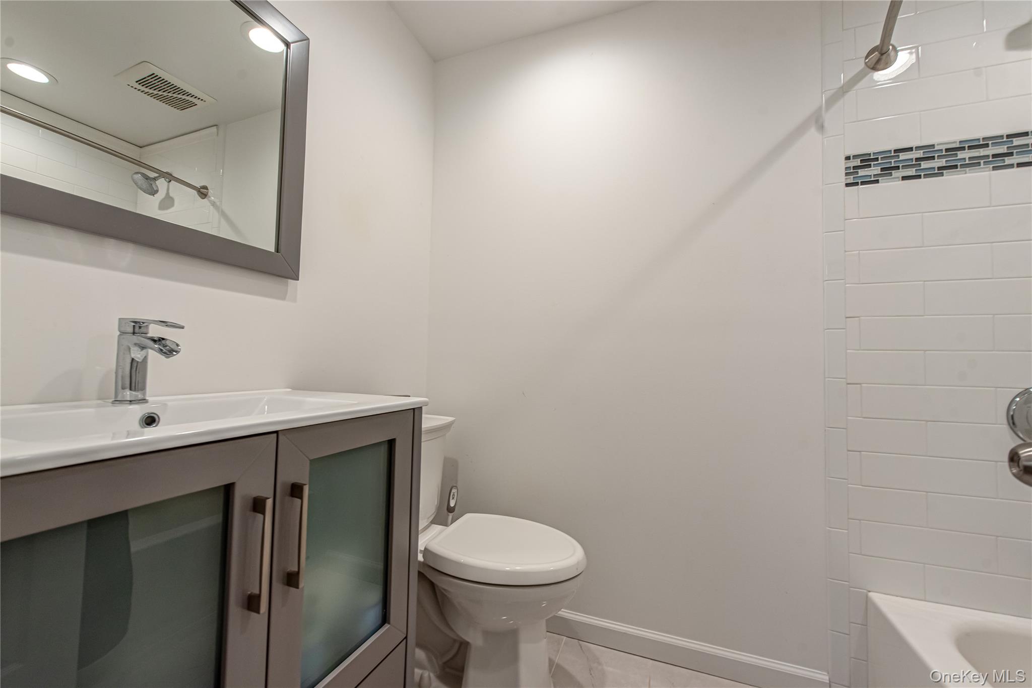 7 Wood Path Drive, Northport, NY 11768