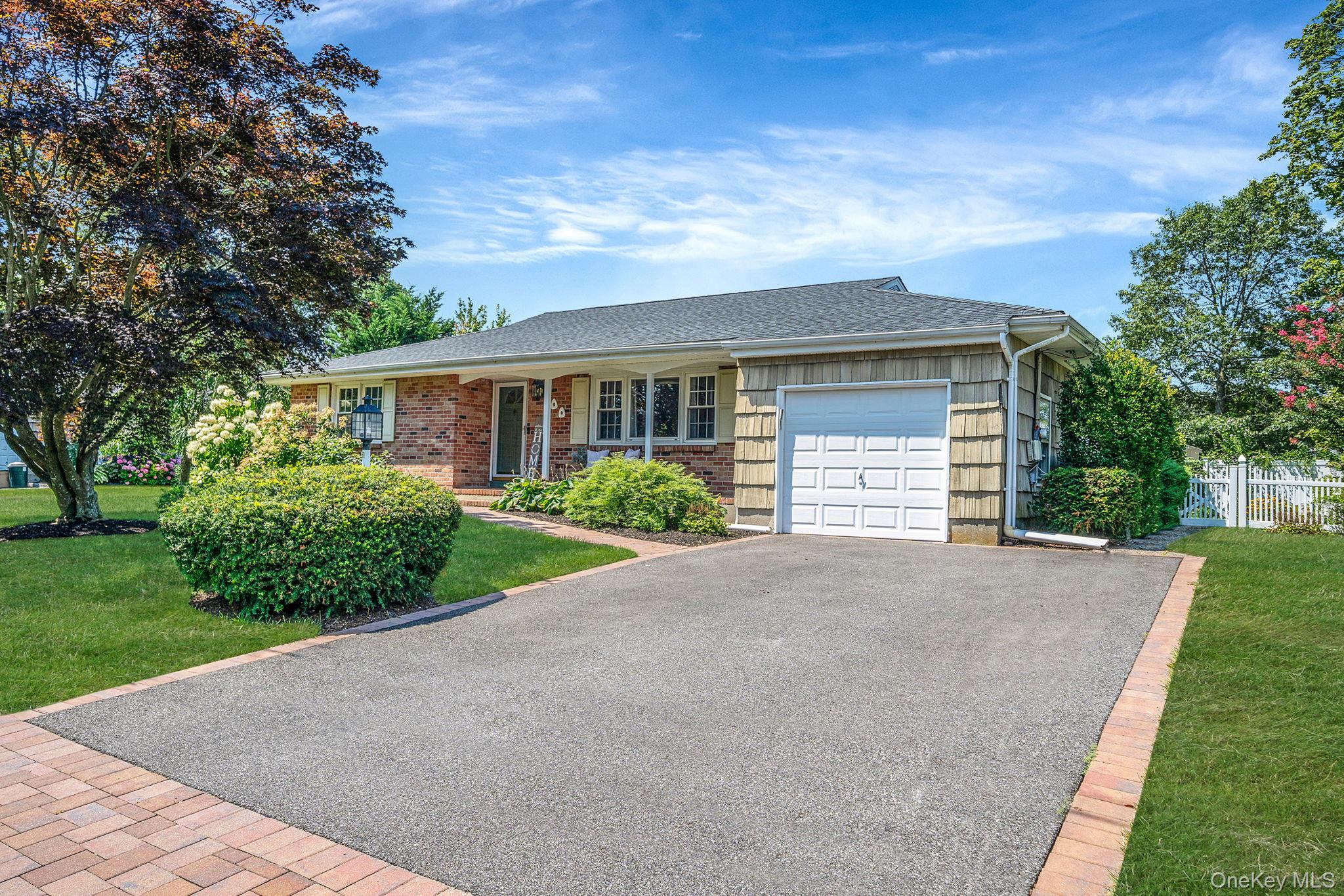 100 Barrett Avenue, Bayport, NY 11705