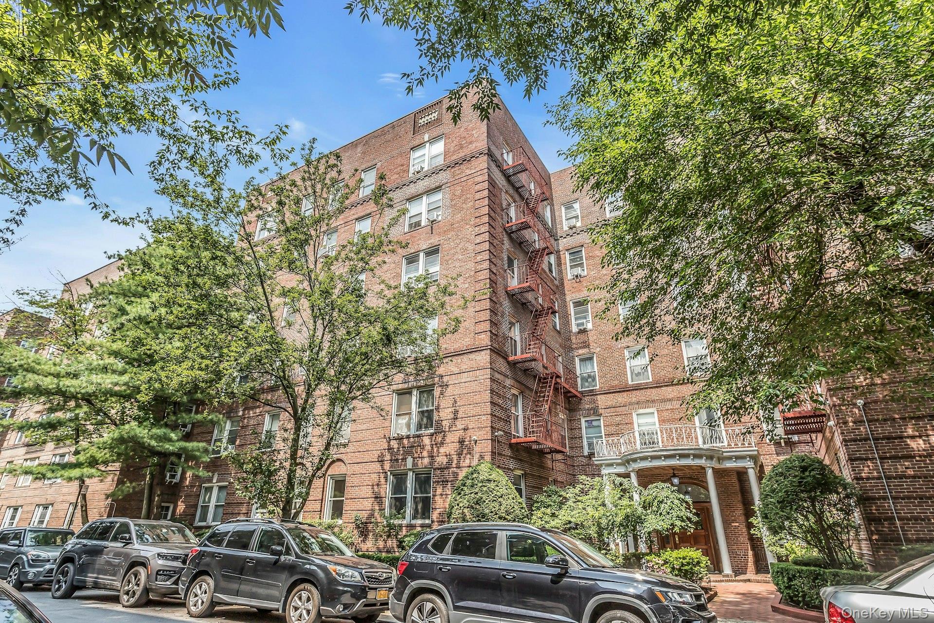 111-39 76 Road # B7, Forest Hills, NY 11375
