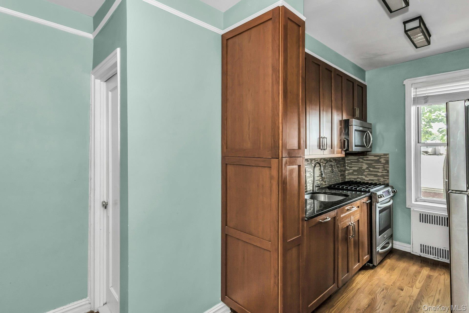 111-39 76 Road # B7, Forest Hills, NY 11375