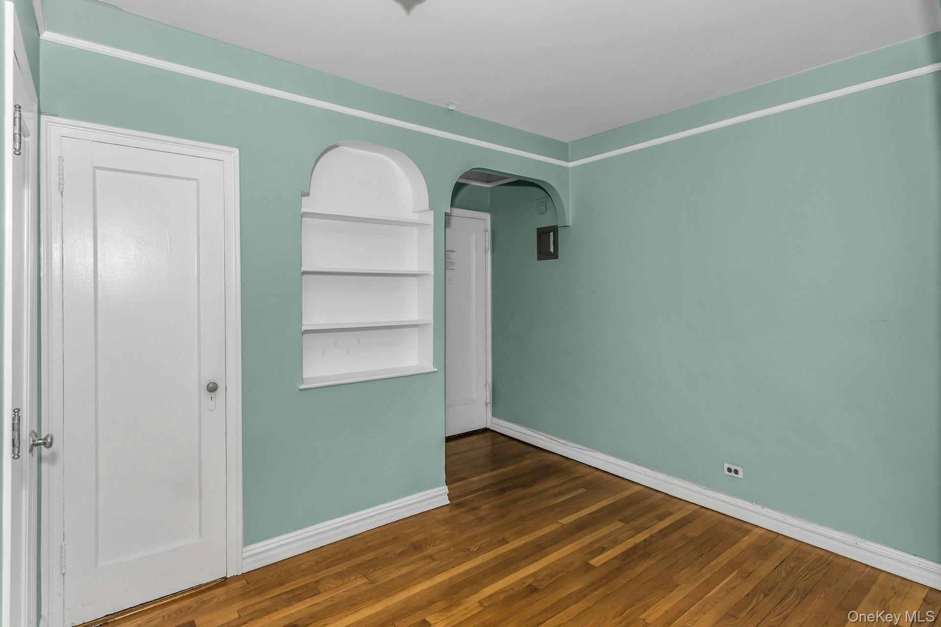 111-39 76 Road # B7, Forest Hills, NY 11375