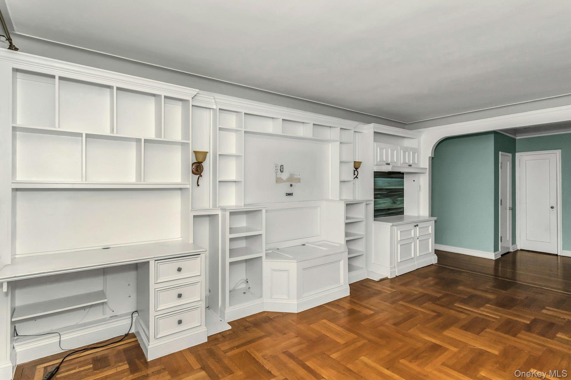 111-39 76 Road # B7, Forest Hills, NY 11375