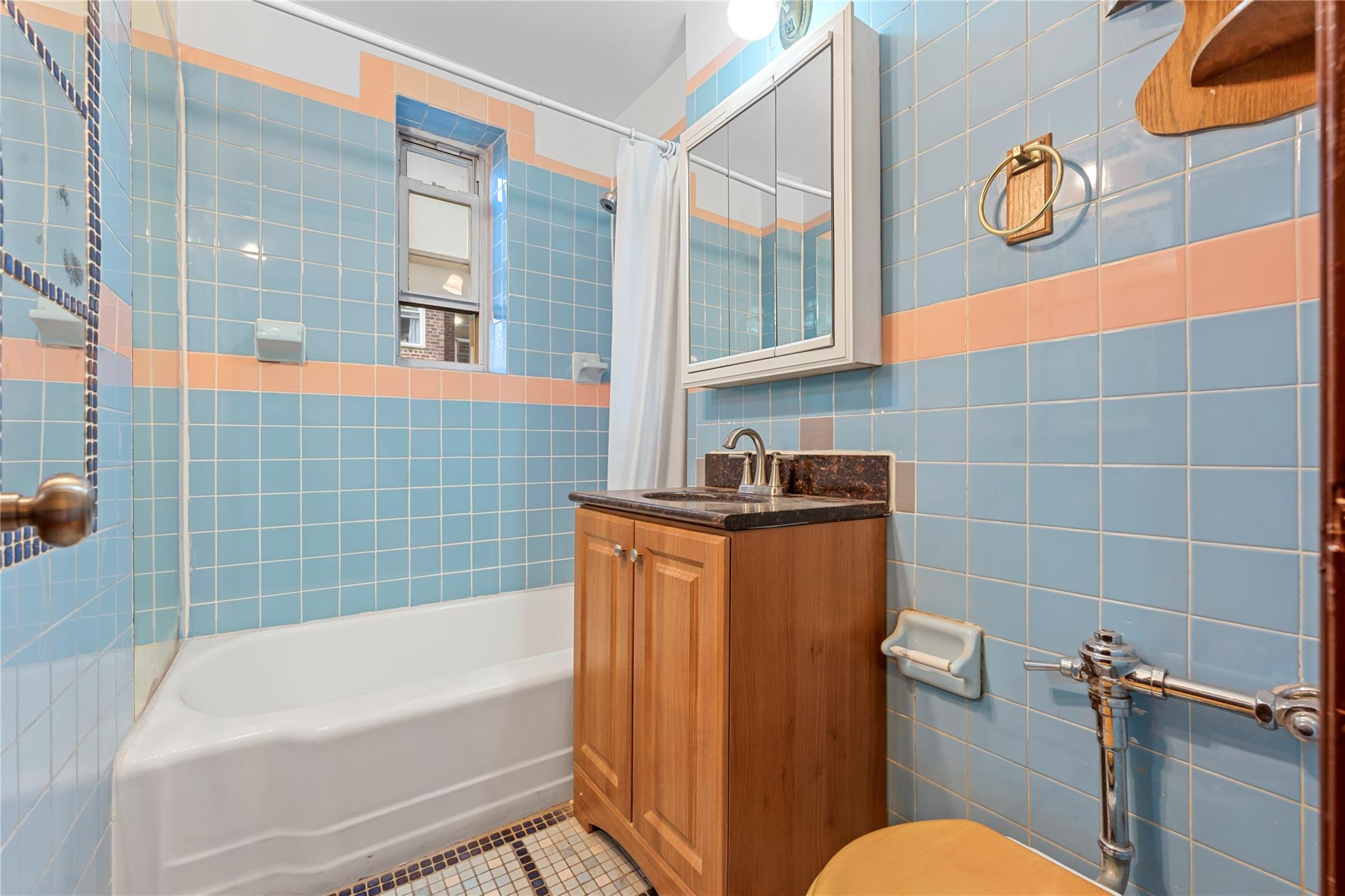 3920 52nd st # 2g, Woodside, NY 11377