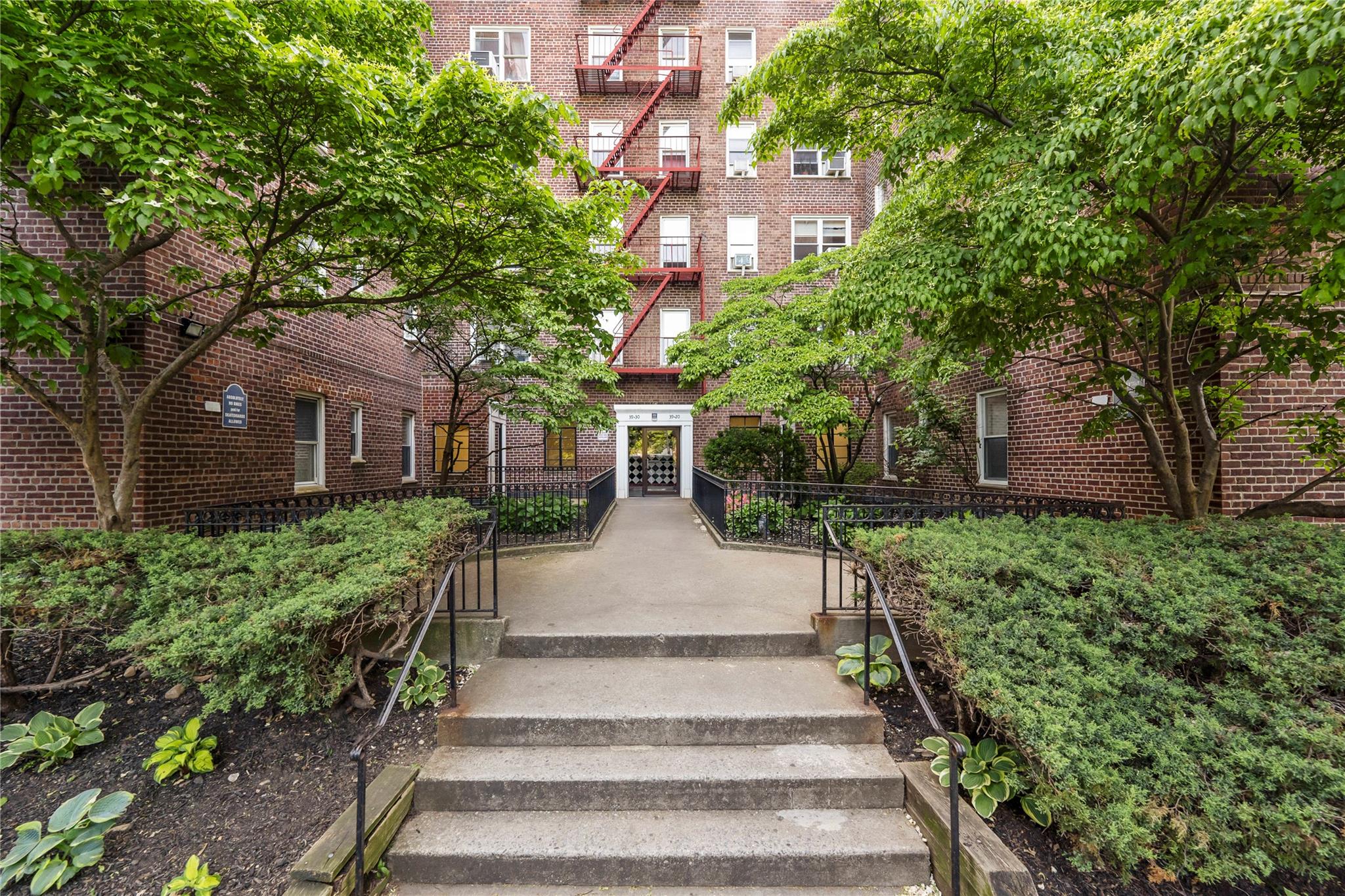 3920 52nd st # 2g, Woodside, NY 11377