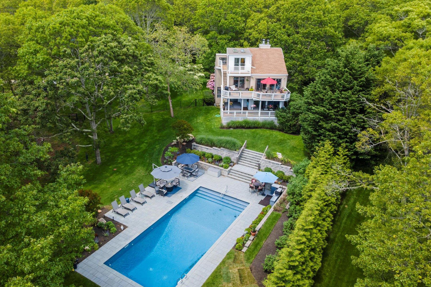 370 Old Canoe Place Road, Southampton, NY 11968