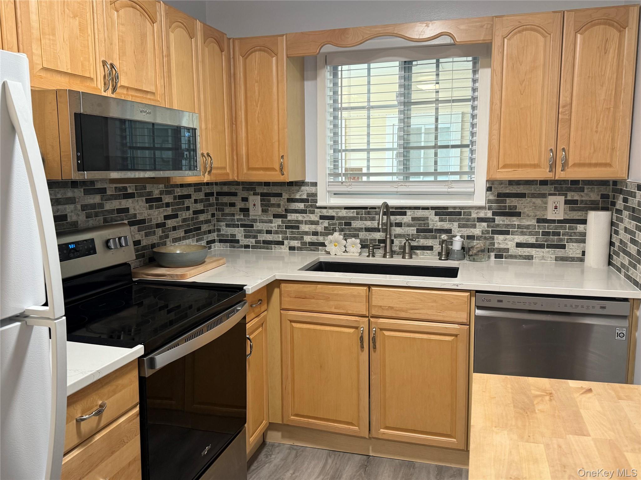 608 Fox Run Lane, Carmel, NY 12563