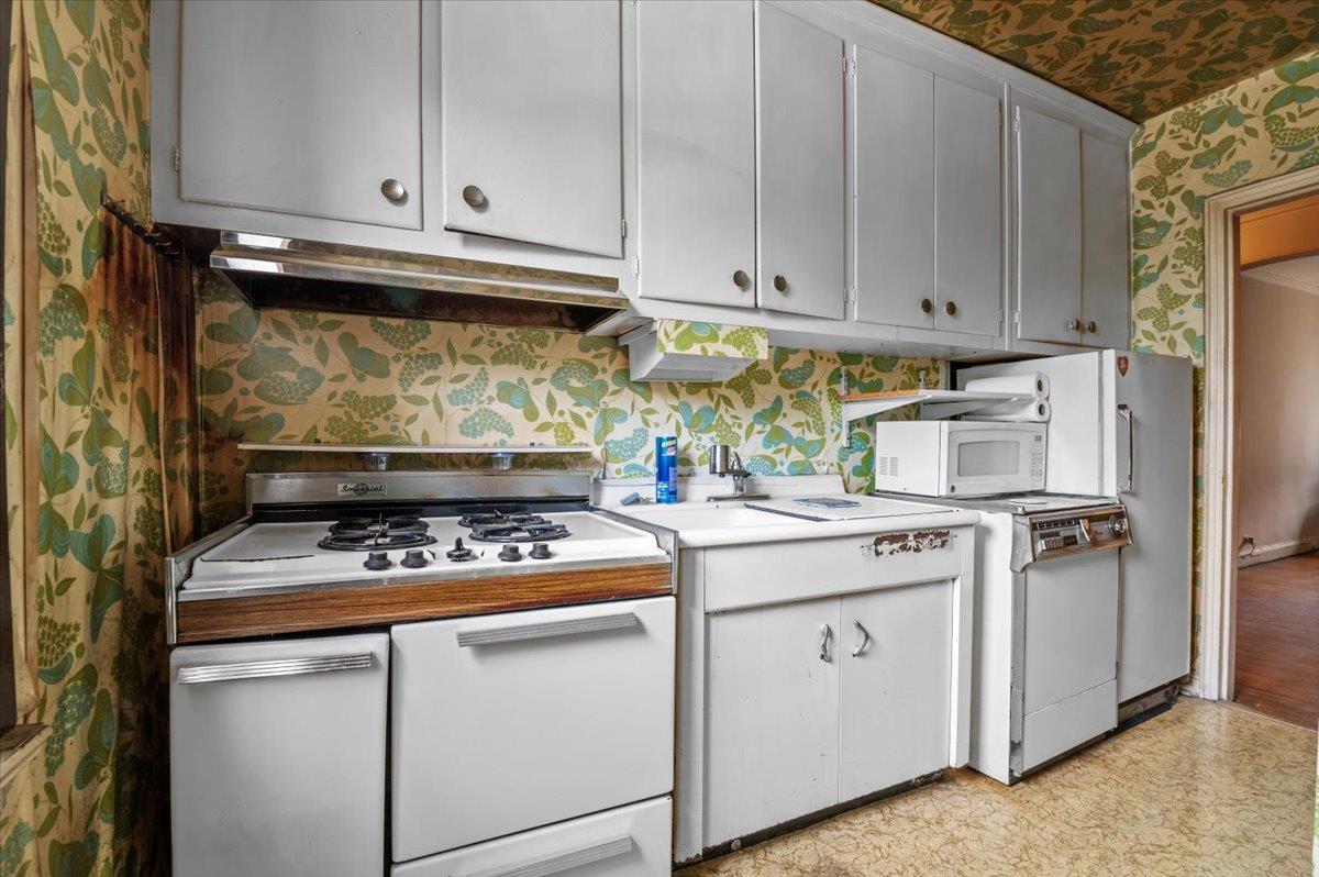 7916 19th Road # 2, East Elmhurst, NY 11370