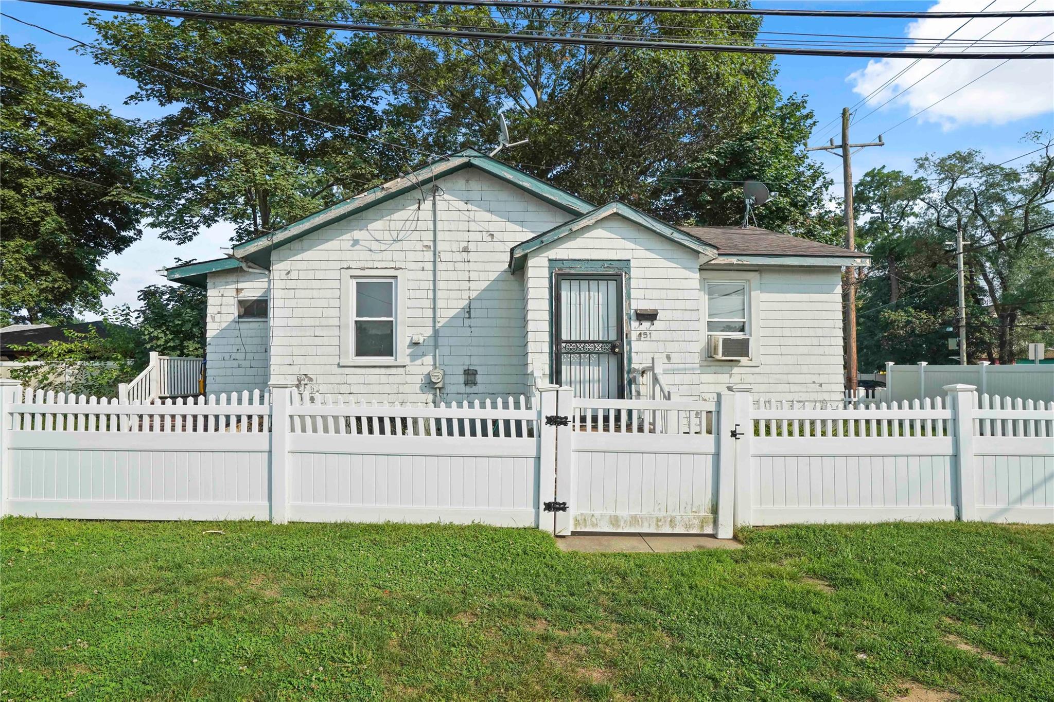 451 Babylon Turnpike, Freeport, NY 11520