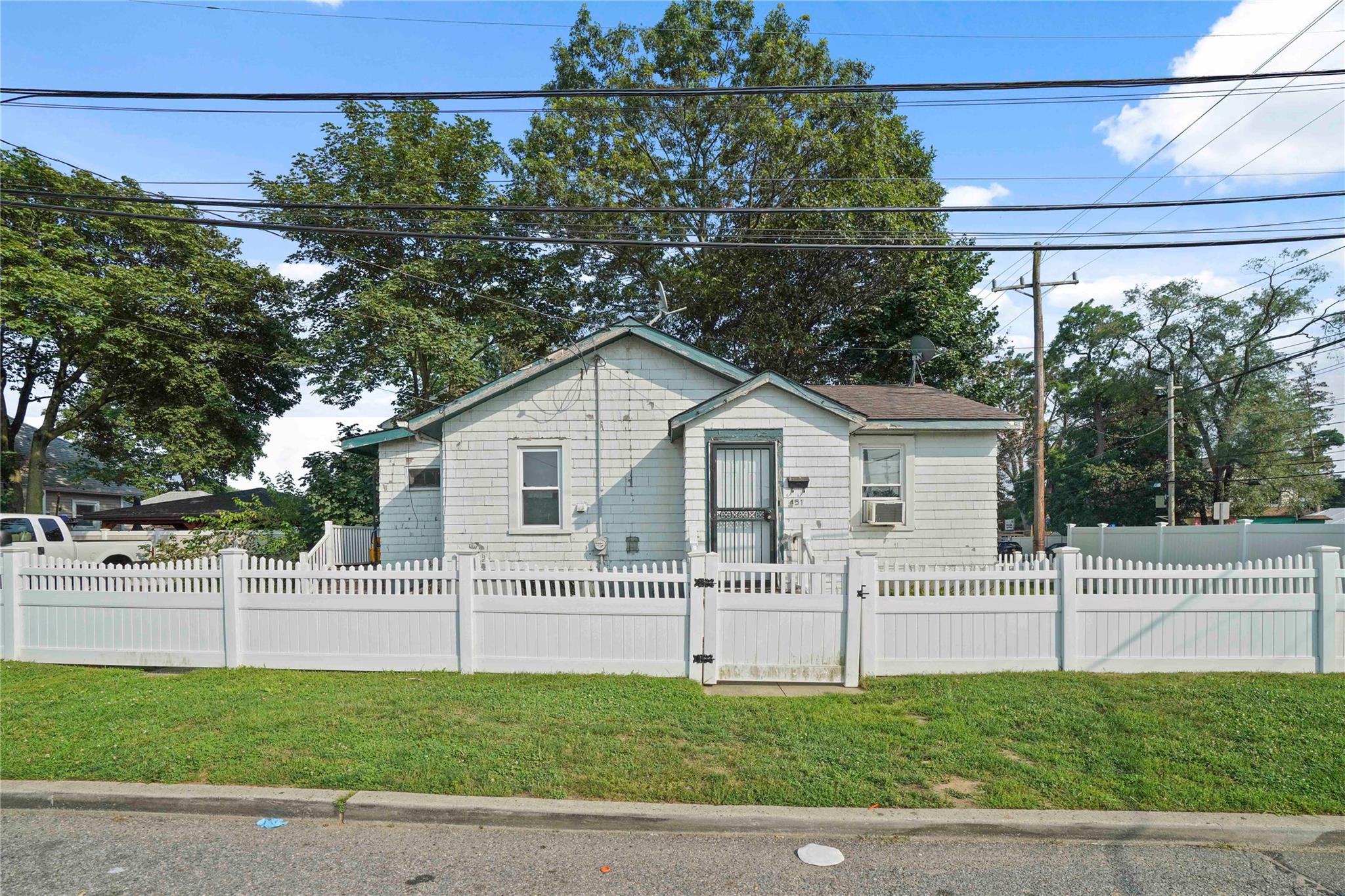 451 Babylon Turnpike, Freeport, NY 11520