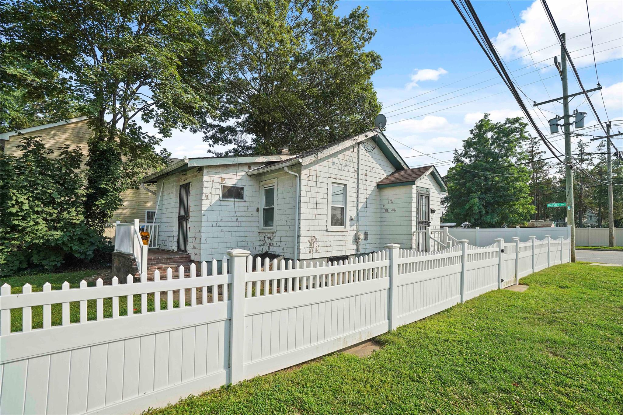 451 Babylon Turnpike, Freeport, NY 11520