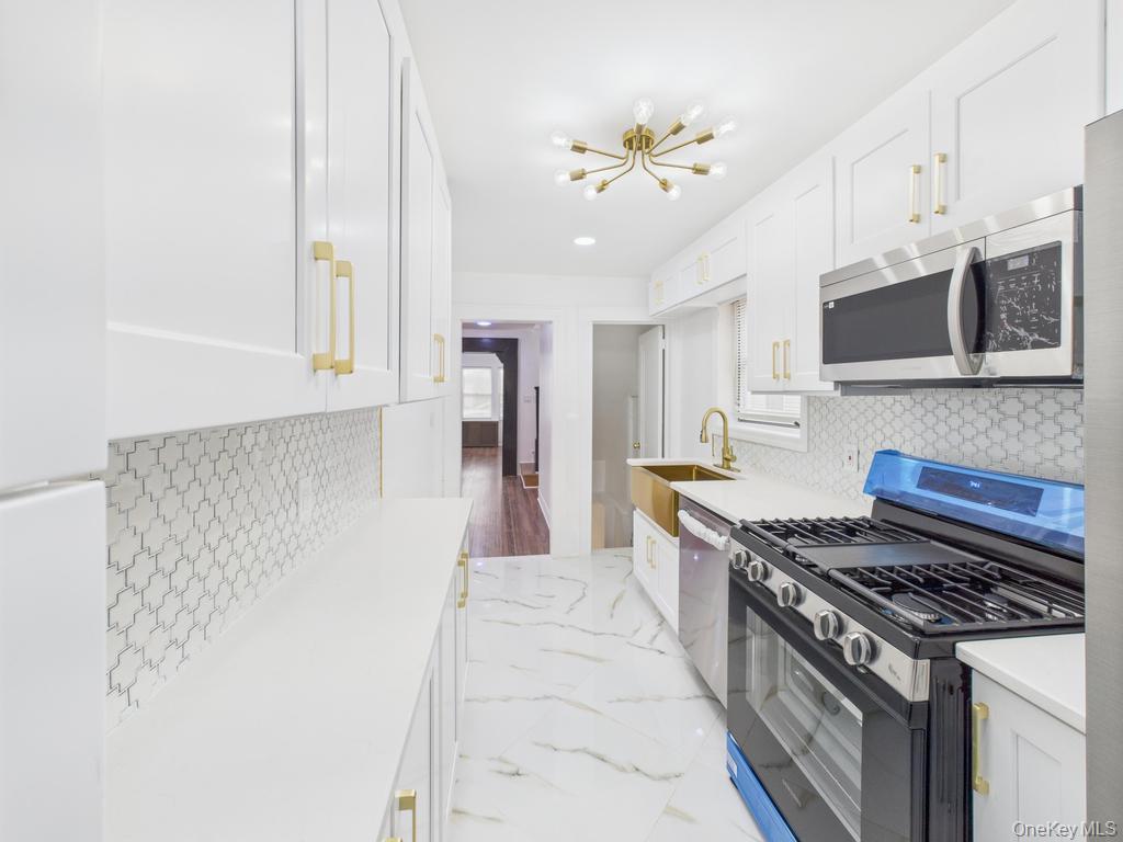 194-34 115th Road, Saint Albans, NY 11412