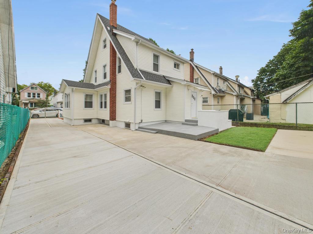 194-34 115th Road, Saint Albans, NY 11412