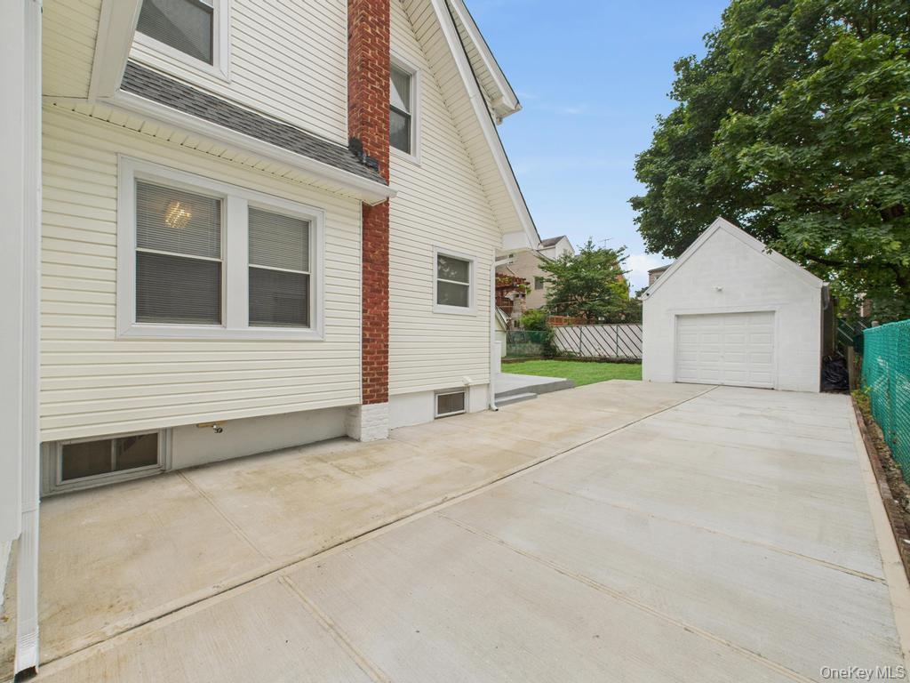 194-34 115th Road, Saint Albans, NY 11412