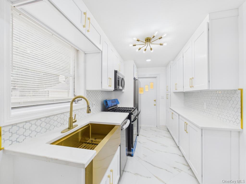 194-34 115th Road, Saint Albans, NY 11412