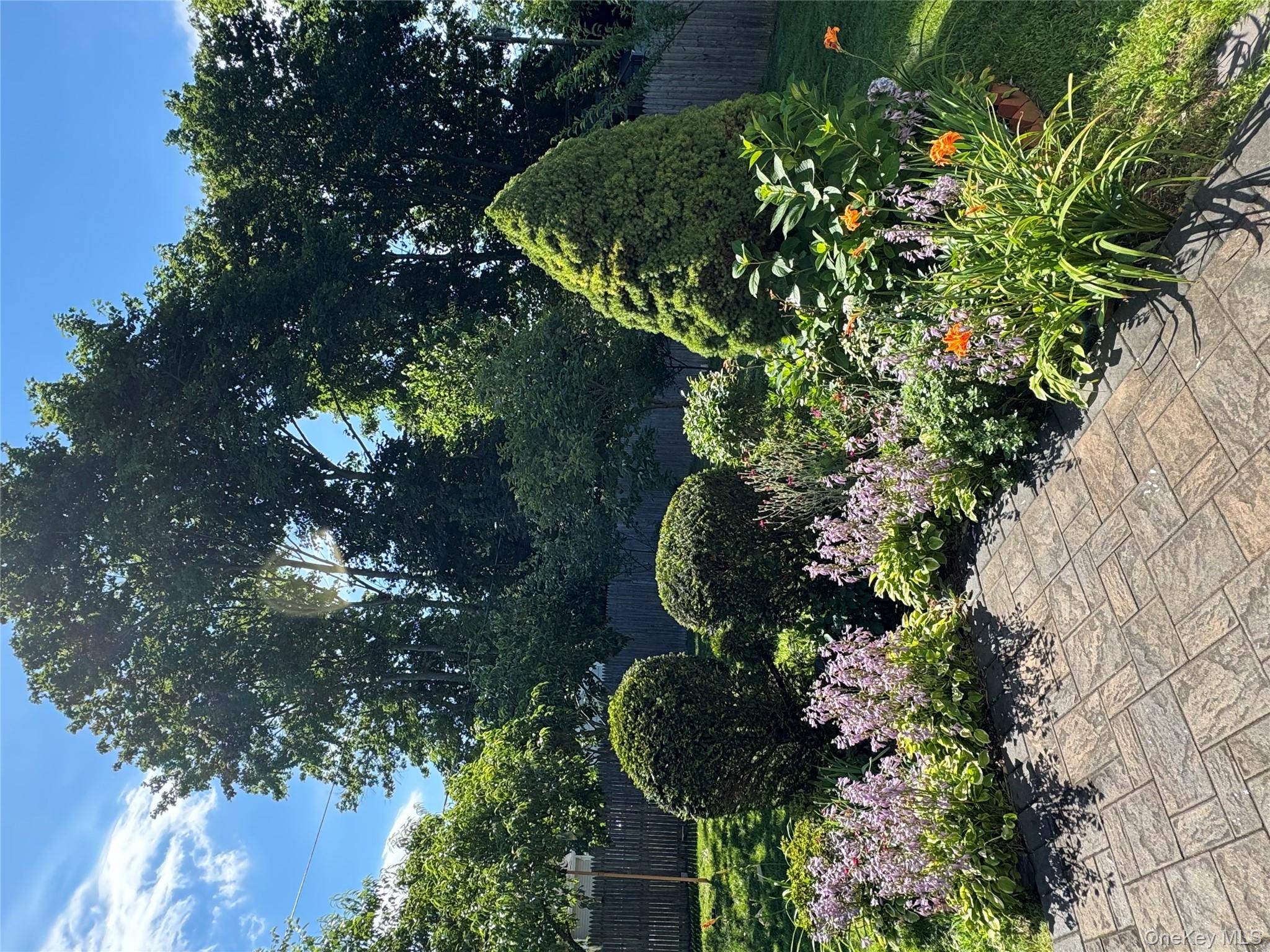 10 Otsego Place, Commack, NY 11725