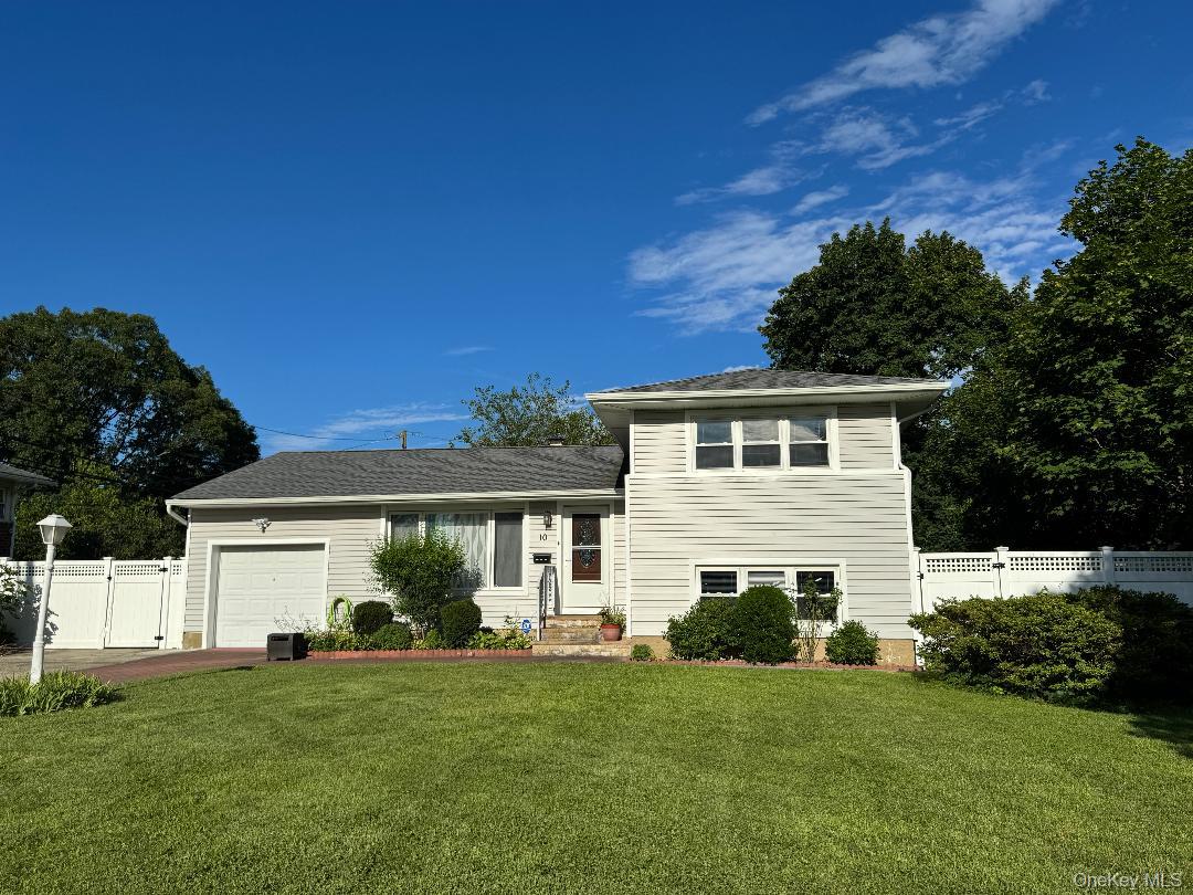10 Otsego Place, Commack, NY 11725
