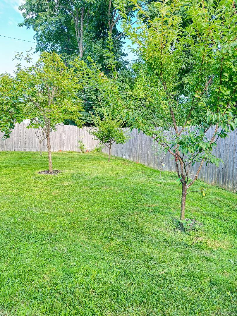 10 Otsego Place, Commack, NY 11725