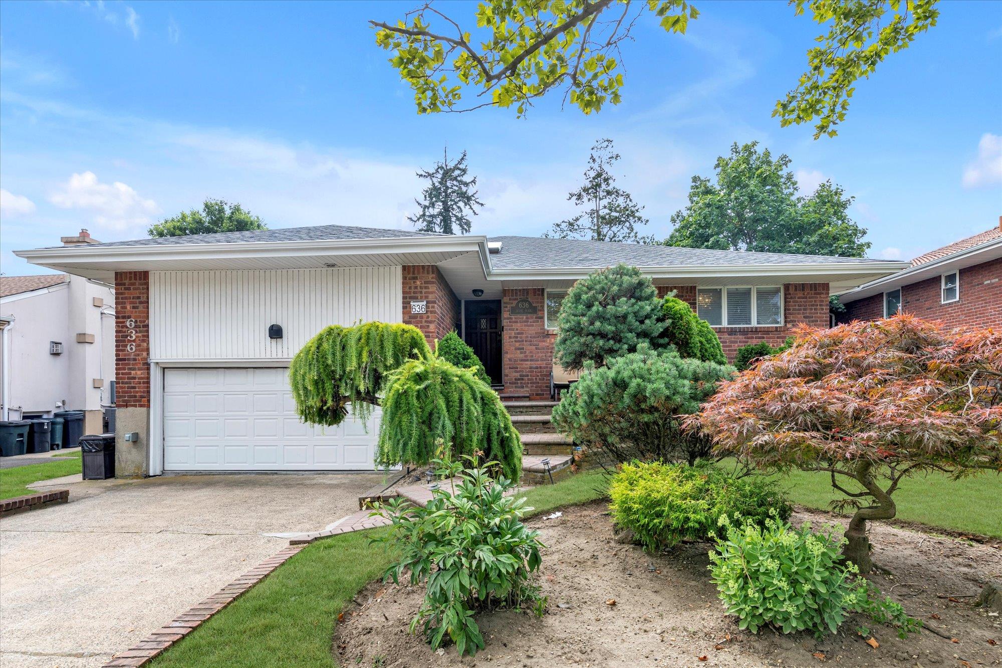 636 Diane Place, North Woodmere, NY 11581