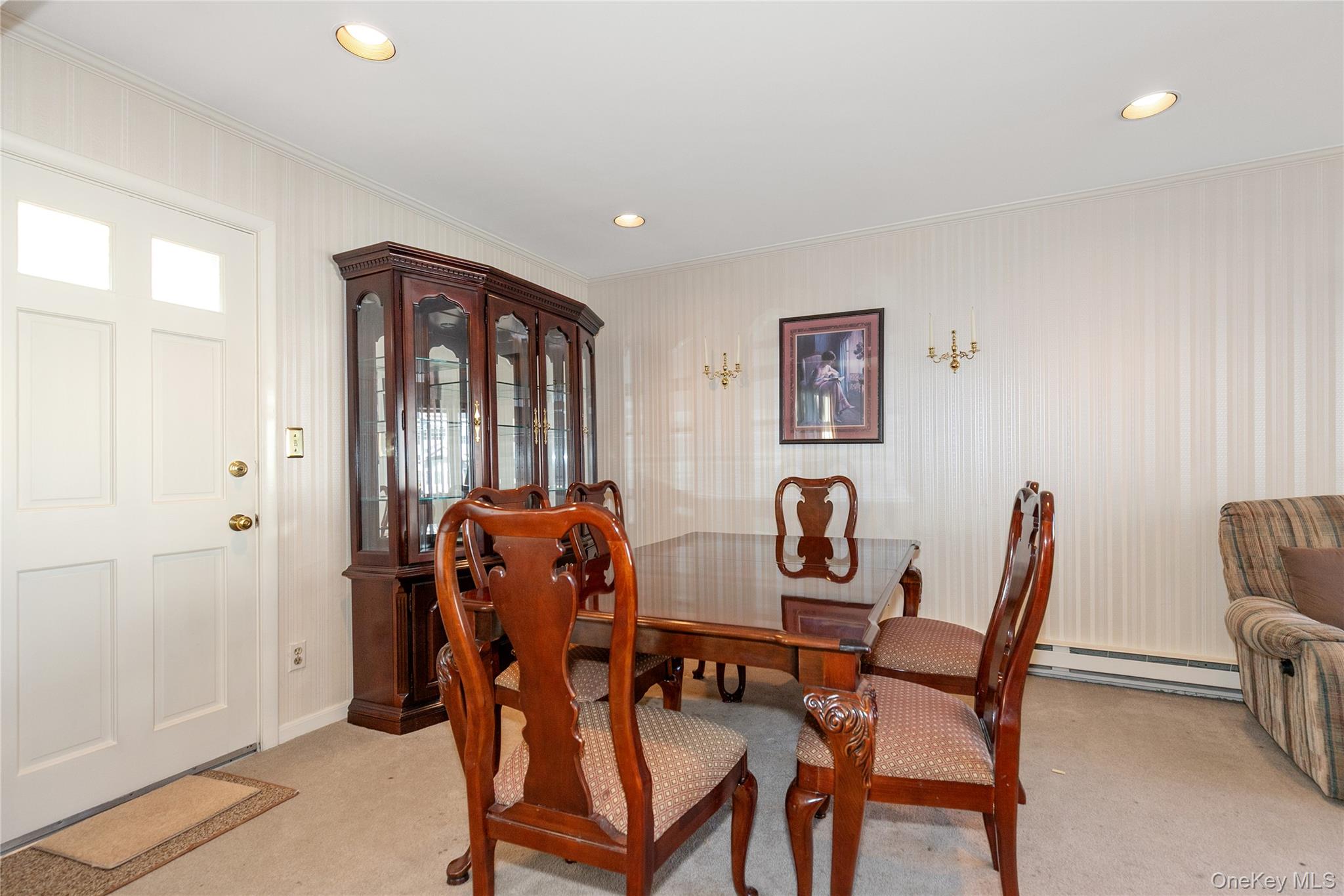 58 Helen Avenue, Plainview, NY 11803