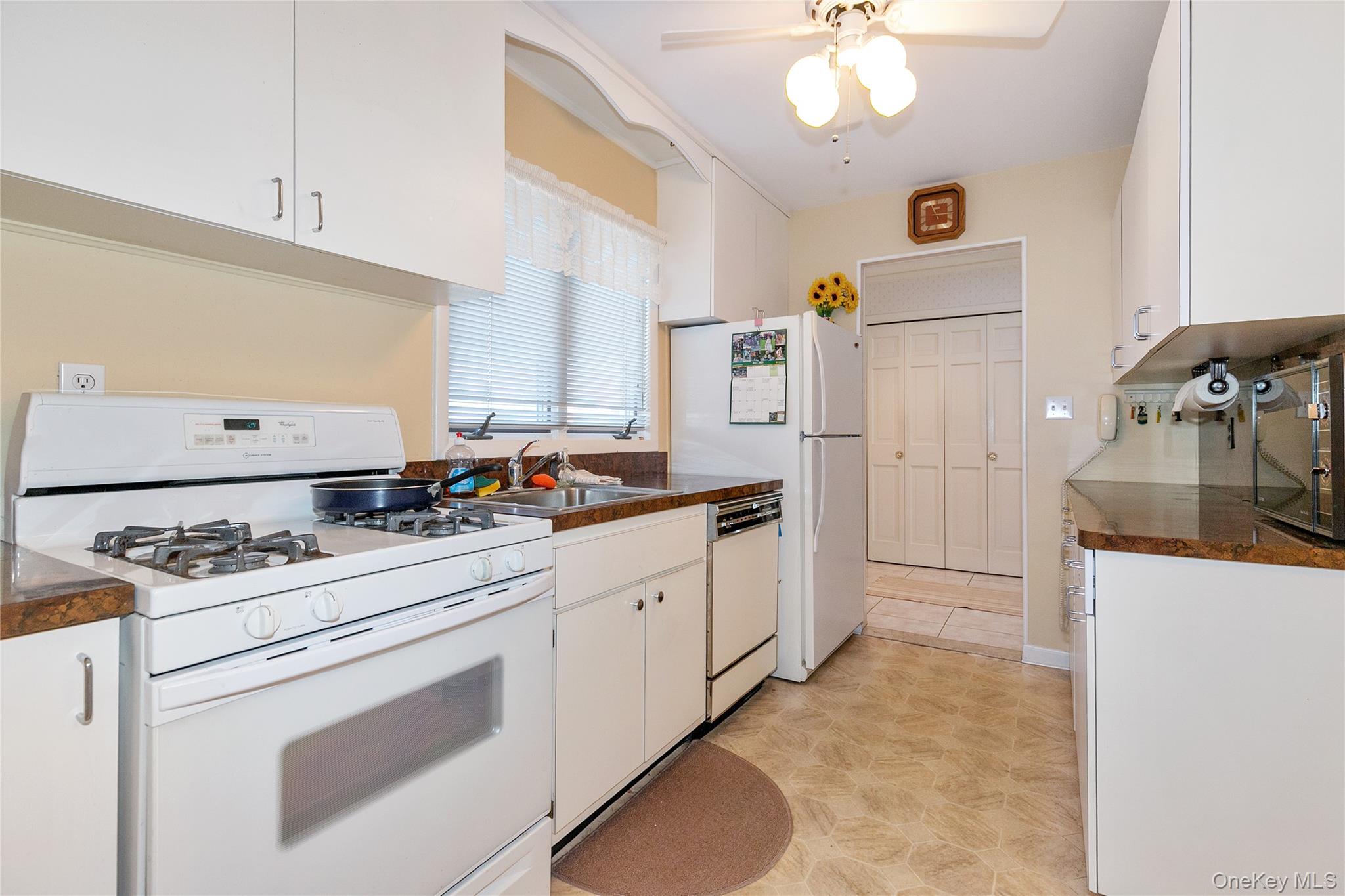 58 Helen Avenue, Plainview, NY 11803