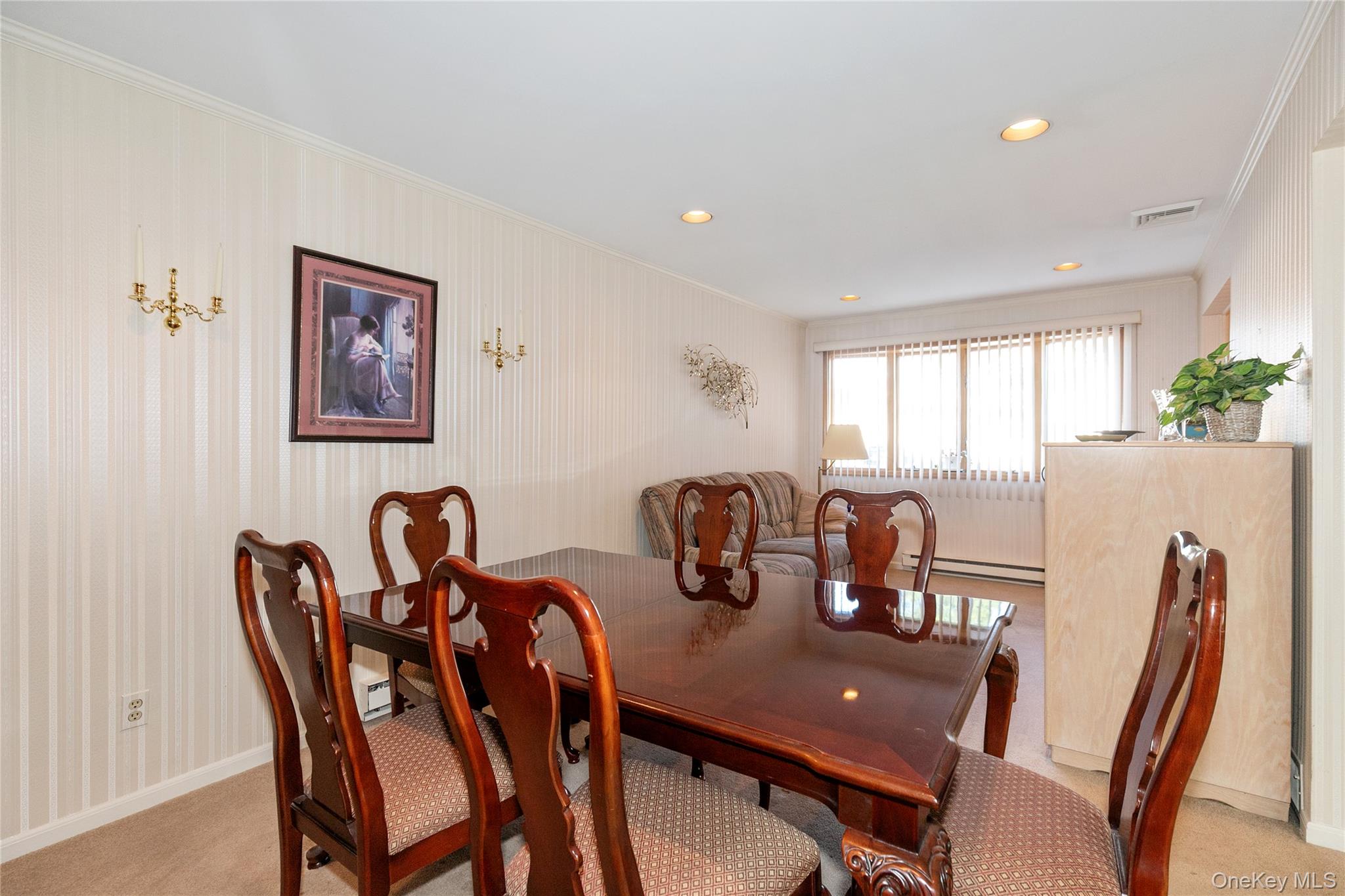 58 Helen Avenue, Plainview, NY 11803