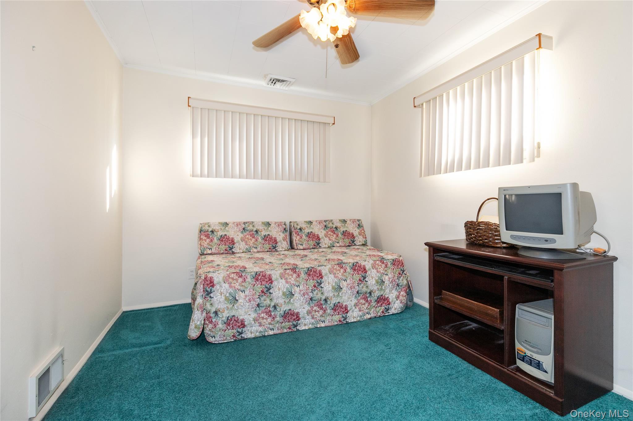 58 Helen Avenue, Plainview, NY 11803