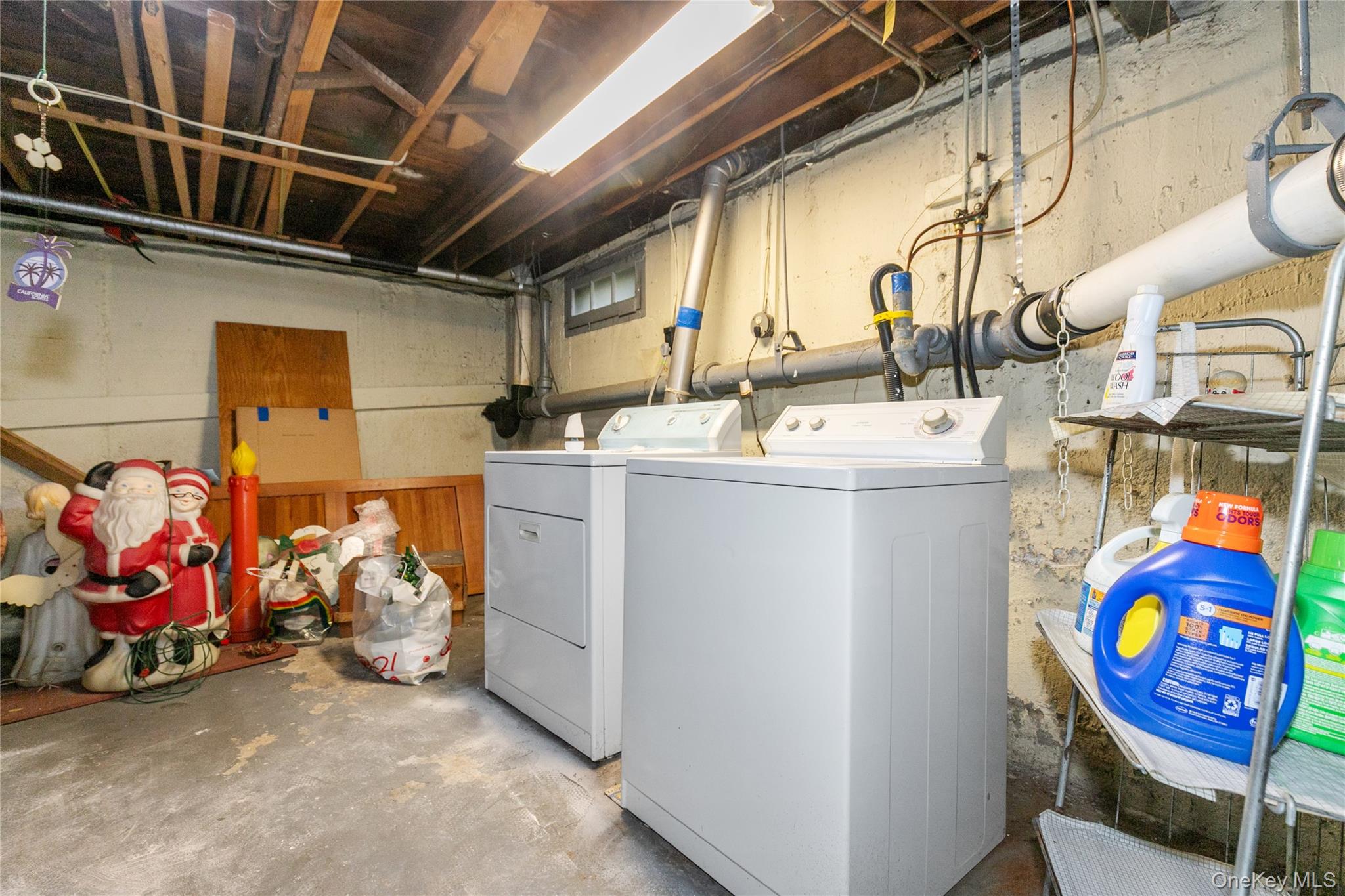 58 Helen Avenue, Plainview, NY 11803