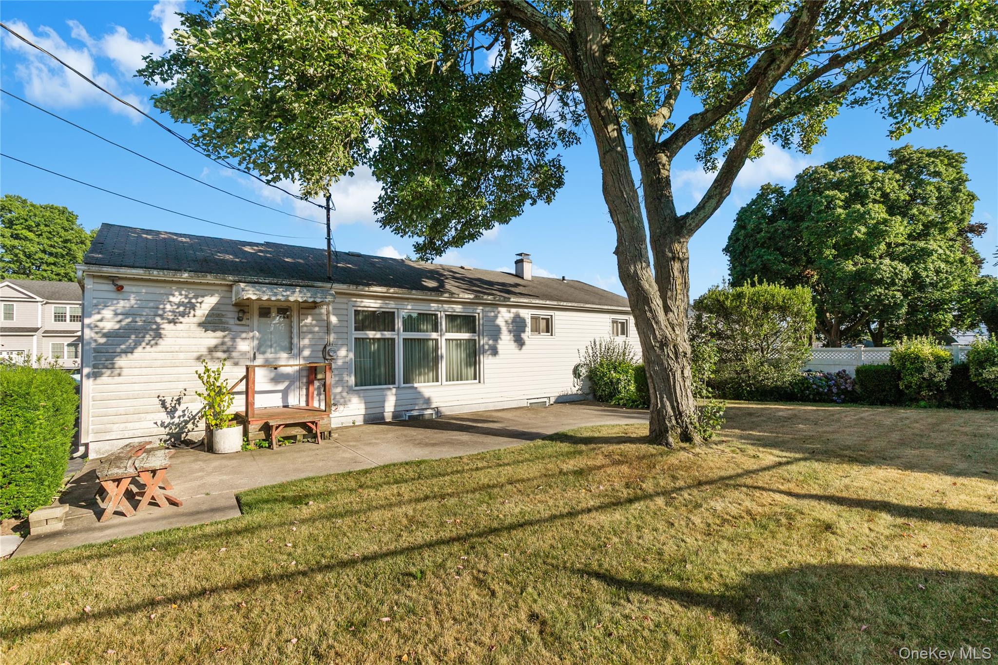 58 Helen Avenue, Plainview, NY 11803