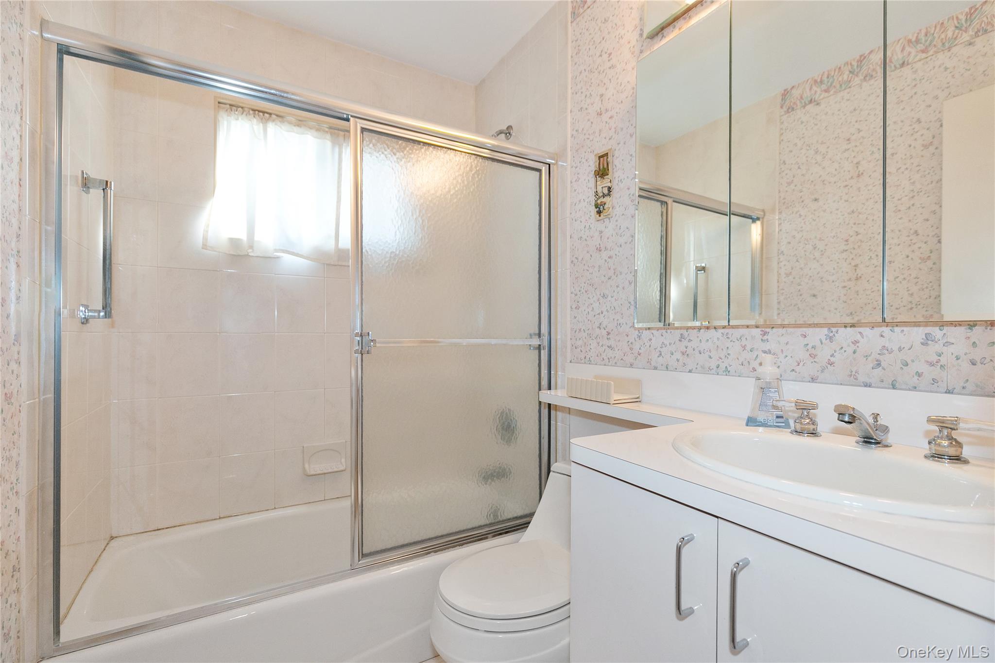 58 Helen Avenue, Plainview, NY 11803